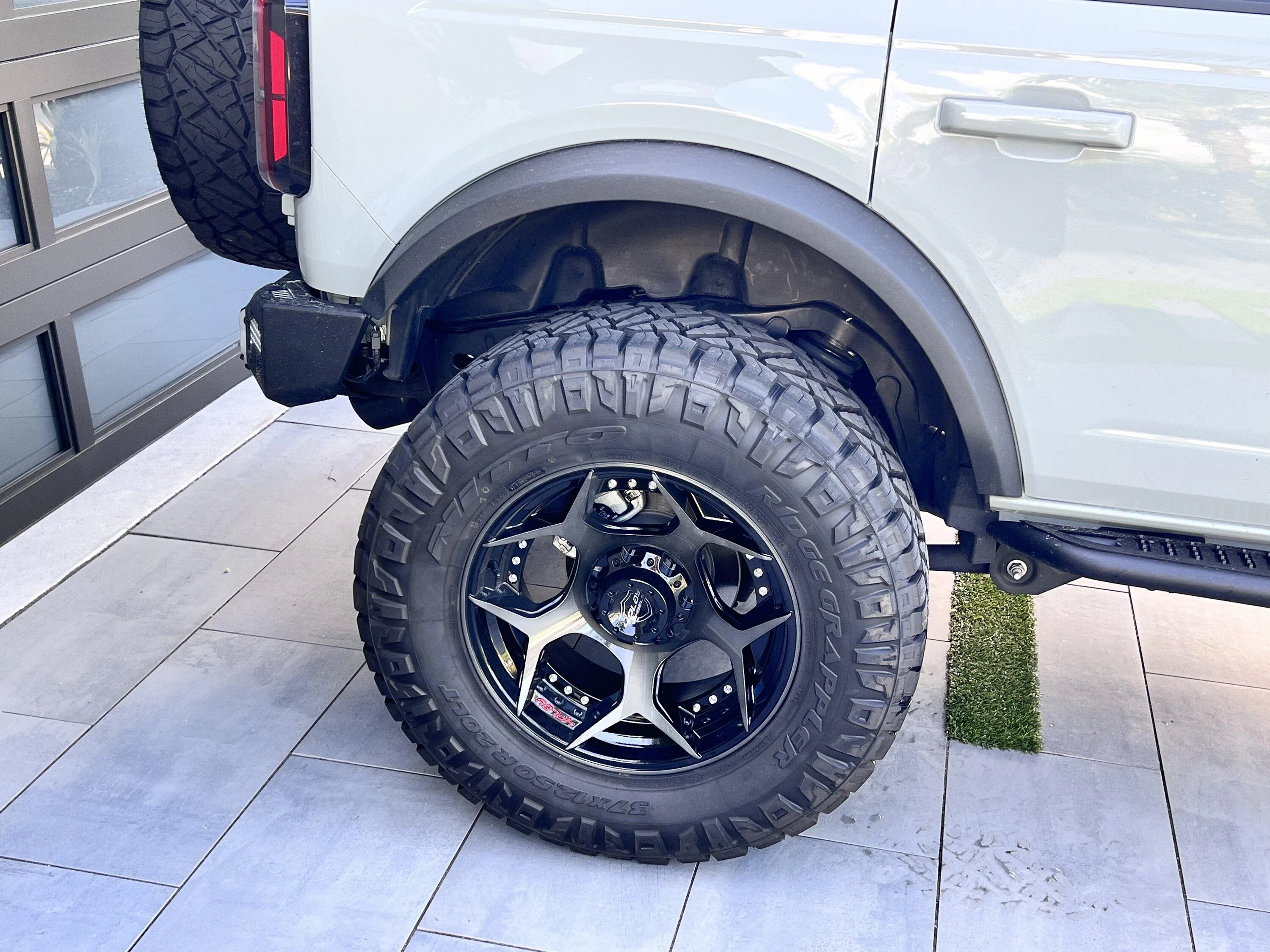 Ford Bronco CACTUS GRAY Bronco Club 27ED66CD-A35B-4D74-9979-B00509425F88