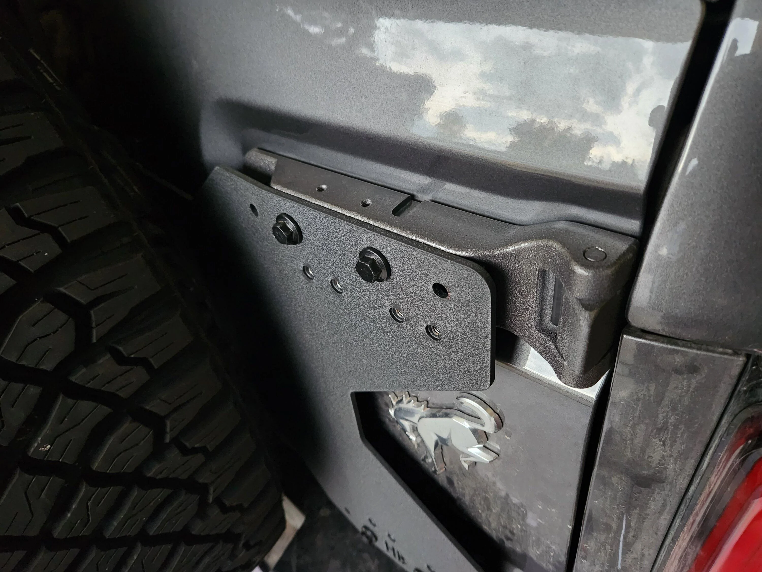 Ford Bronco Raptor Tailgate Hinges installed with Hammerbilt Bracket 20221013_183116