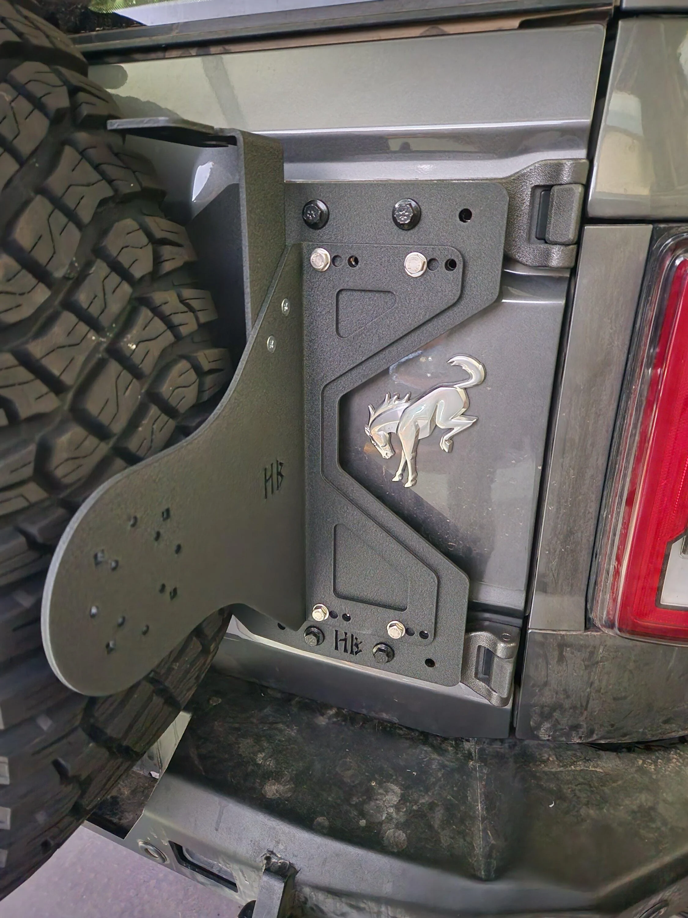 Ford Bronco Raptor Tailgate Hinges installed with Hammerbilt Bracket 20221013_183911