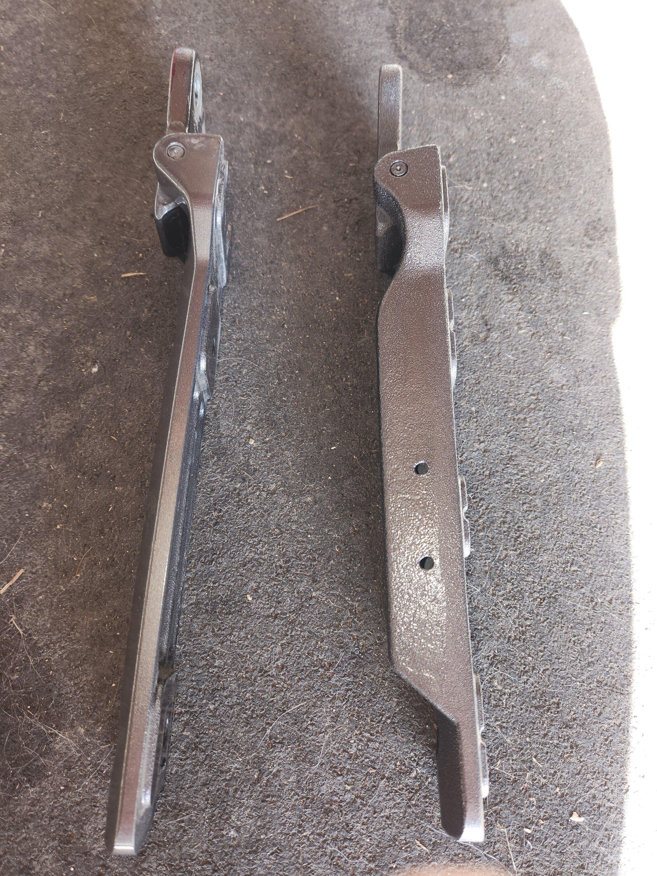 Ford Bronco Raptor Tailgate Hinges installed with Hammerbilt Bracket 20220915_165539
