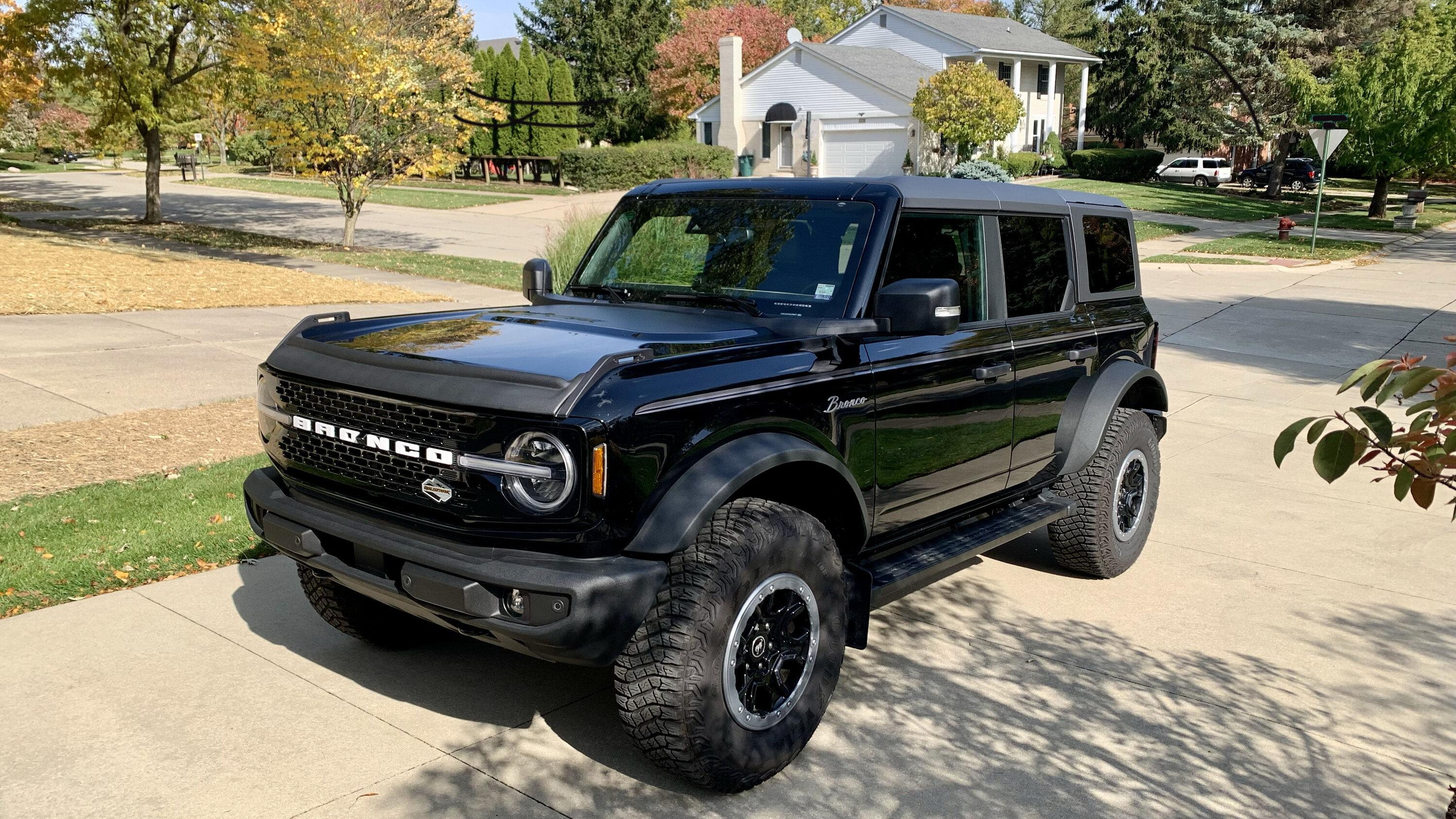 Ford Bronco SHADOW BLACK Bronco Club 70891246-3942-43E0-BE9E-D162DAED9F6C