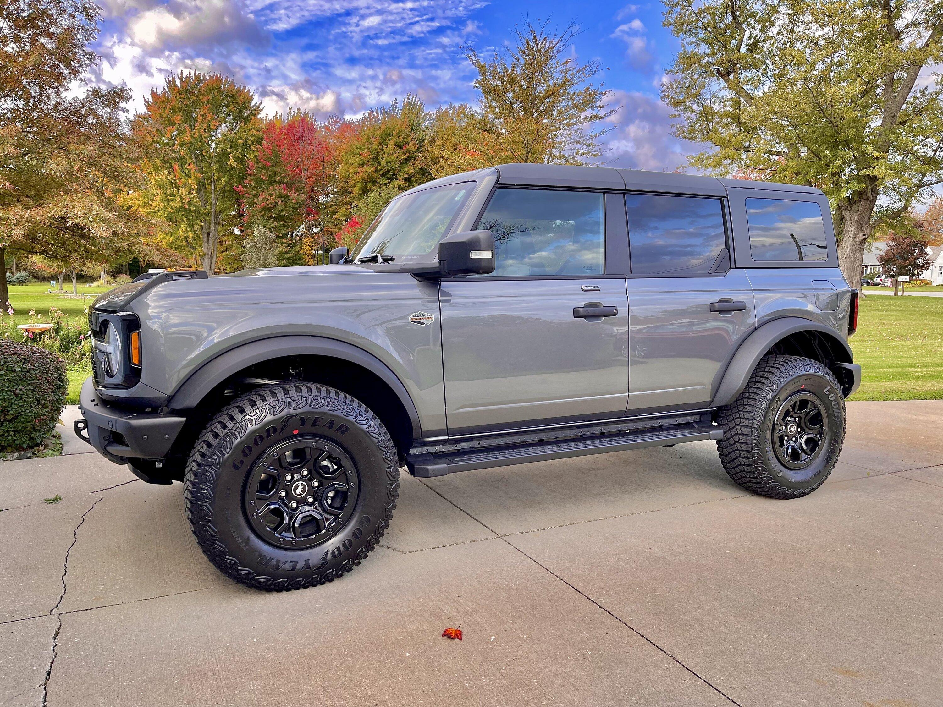 Ford Bronco CARBONIZED GRAY Bronco Club IMG_6598