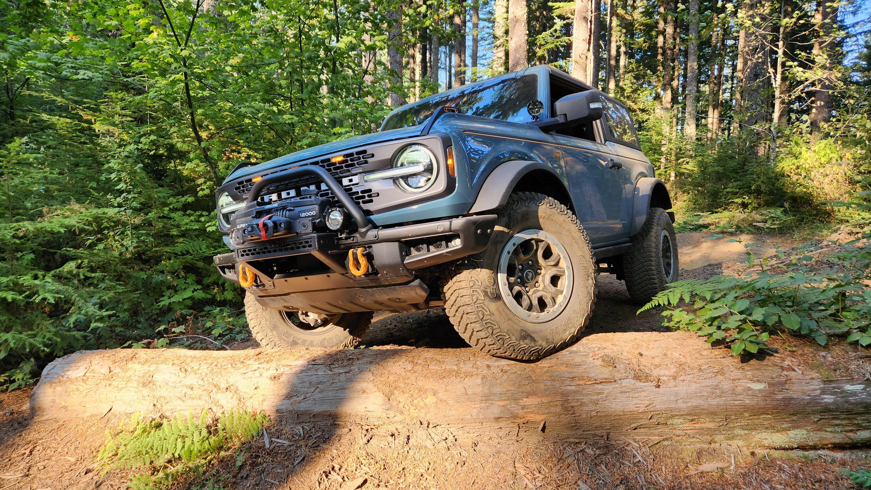 Ford Bronco Squatch Flex 💪👀  on completely factory Sasquatch SAS suspension 20221015_155127