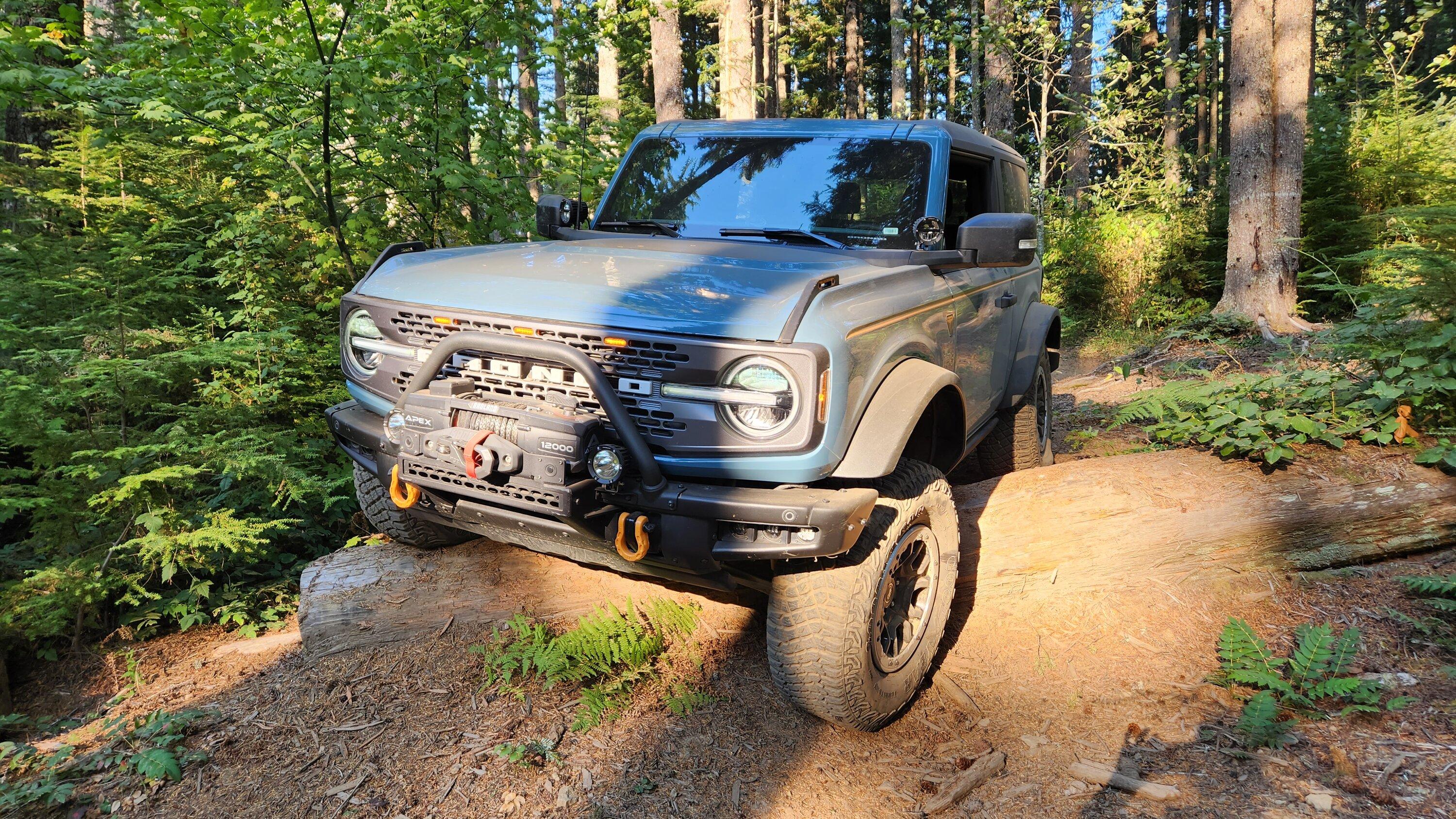 Ford Bronco Squatch Flex 💪👀  on completely factory Sasquatch SAS suspension 20221015_155346