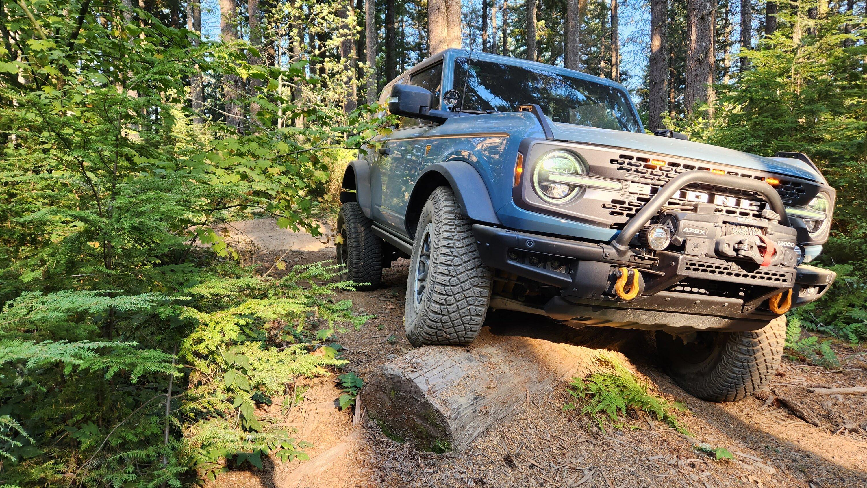 Ford Bronco Squatch Flex 💪👀  on completely factory Sasquatch SAS suspension 20221015_155357