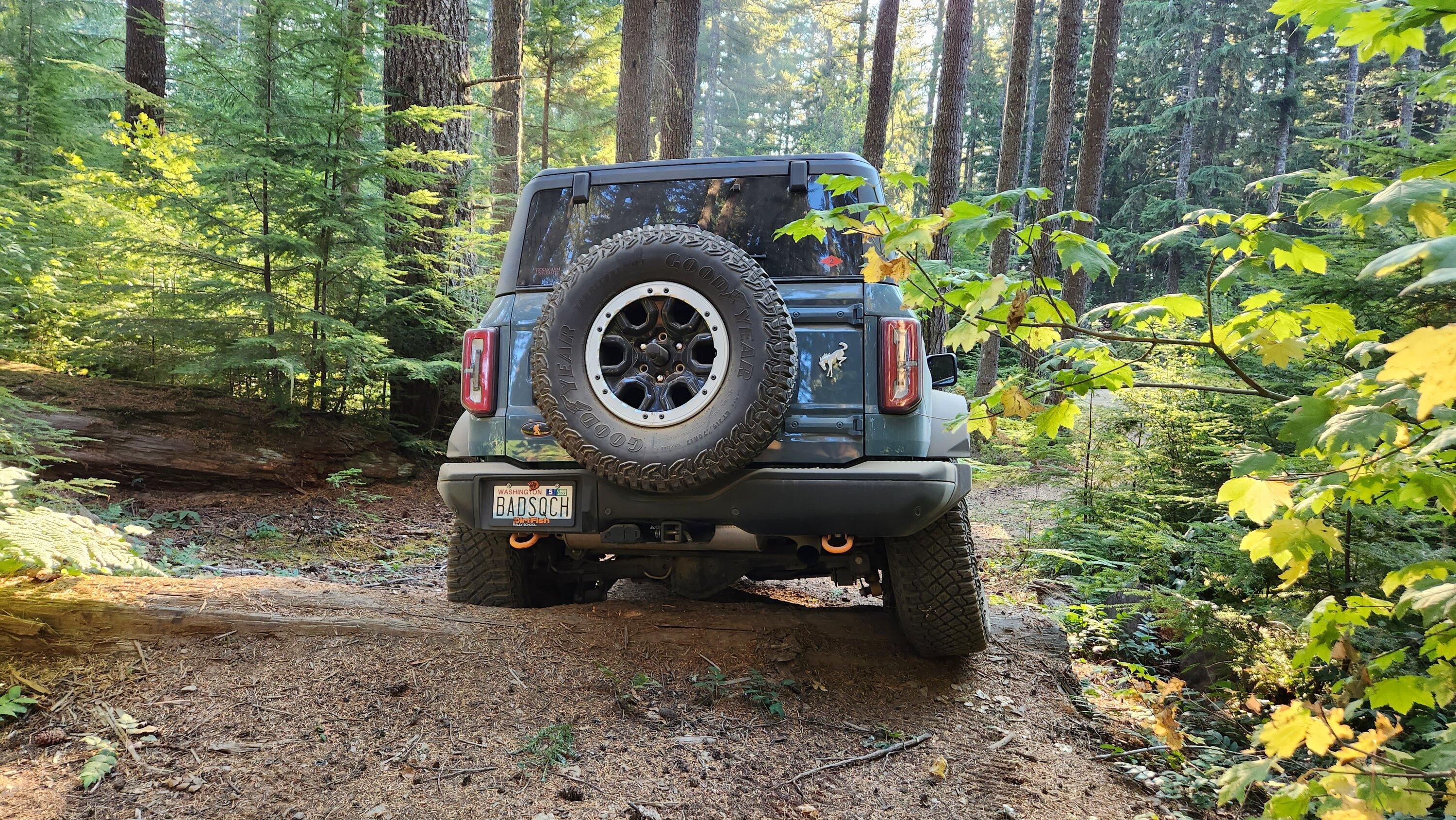 Ford Bronco Squatch Flex 💪👀  on completely factory Sasquatch SAS suspension 20221015_155840