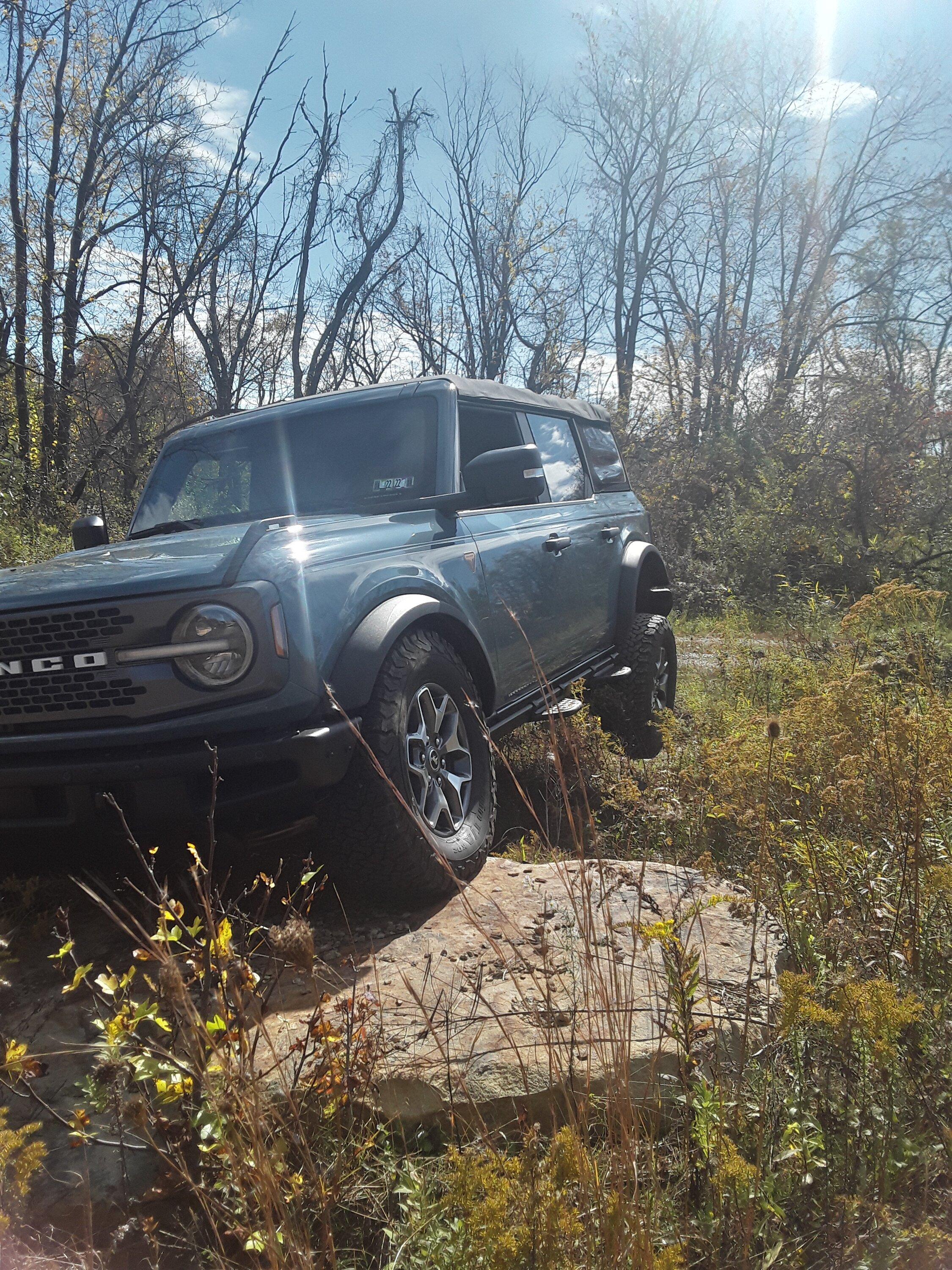 Ford Bronco Squatch Flex 💪👀  on completely factory Sasquatch SAS suspension 20221016_131025