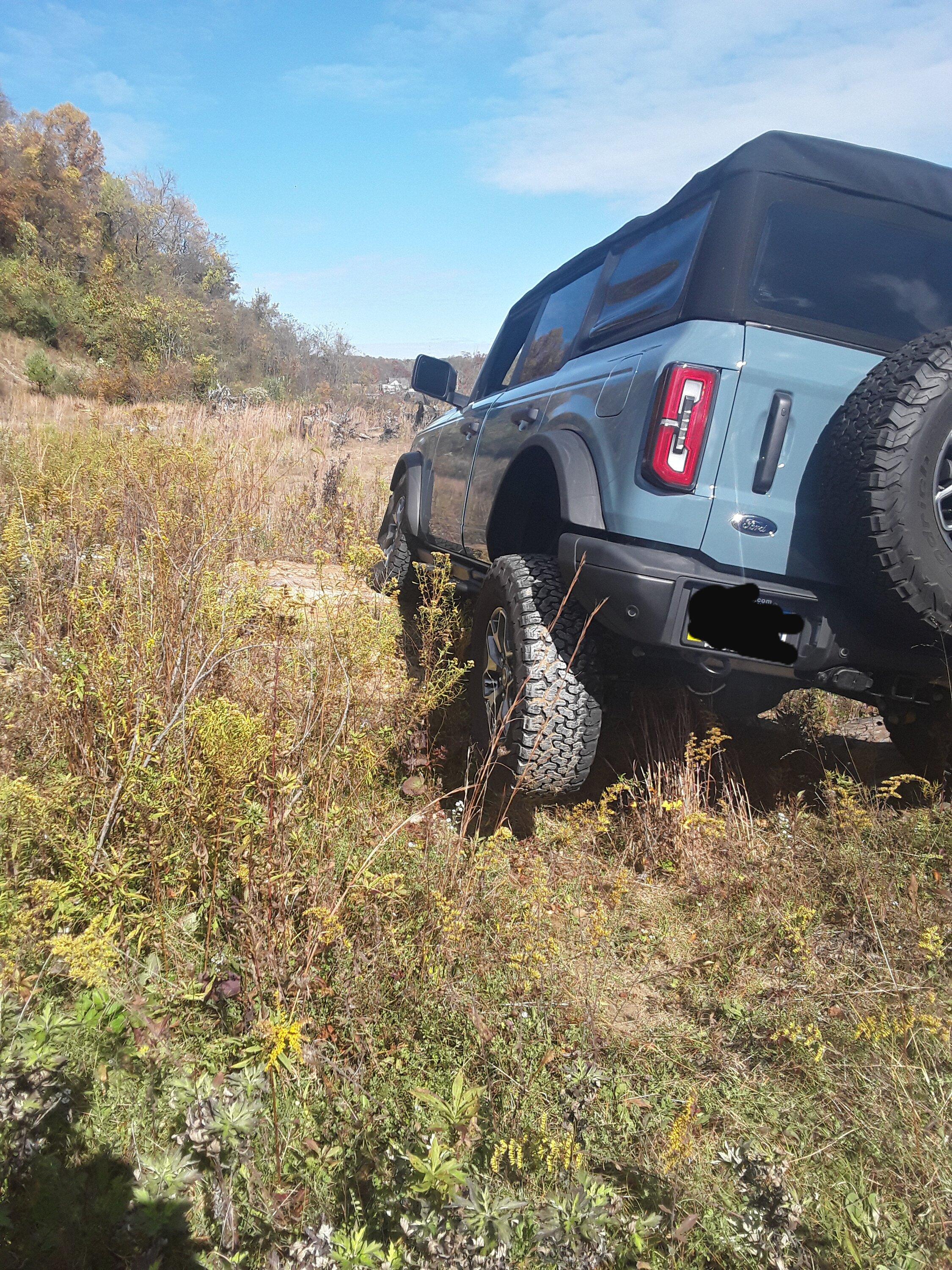 Ford Bronco Squatch Flex 💪👀  on completely factory Sasquatch SAS suspension 20221017_085002
