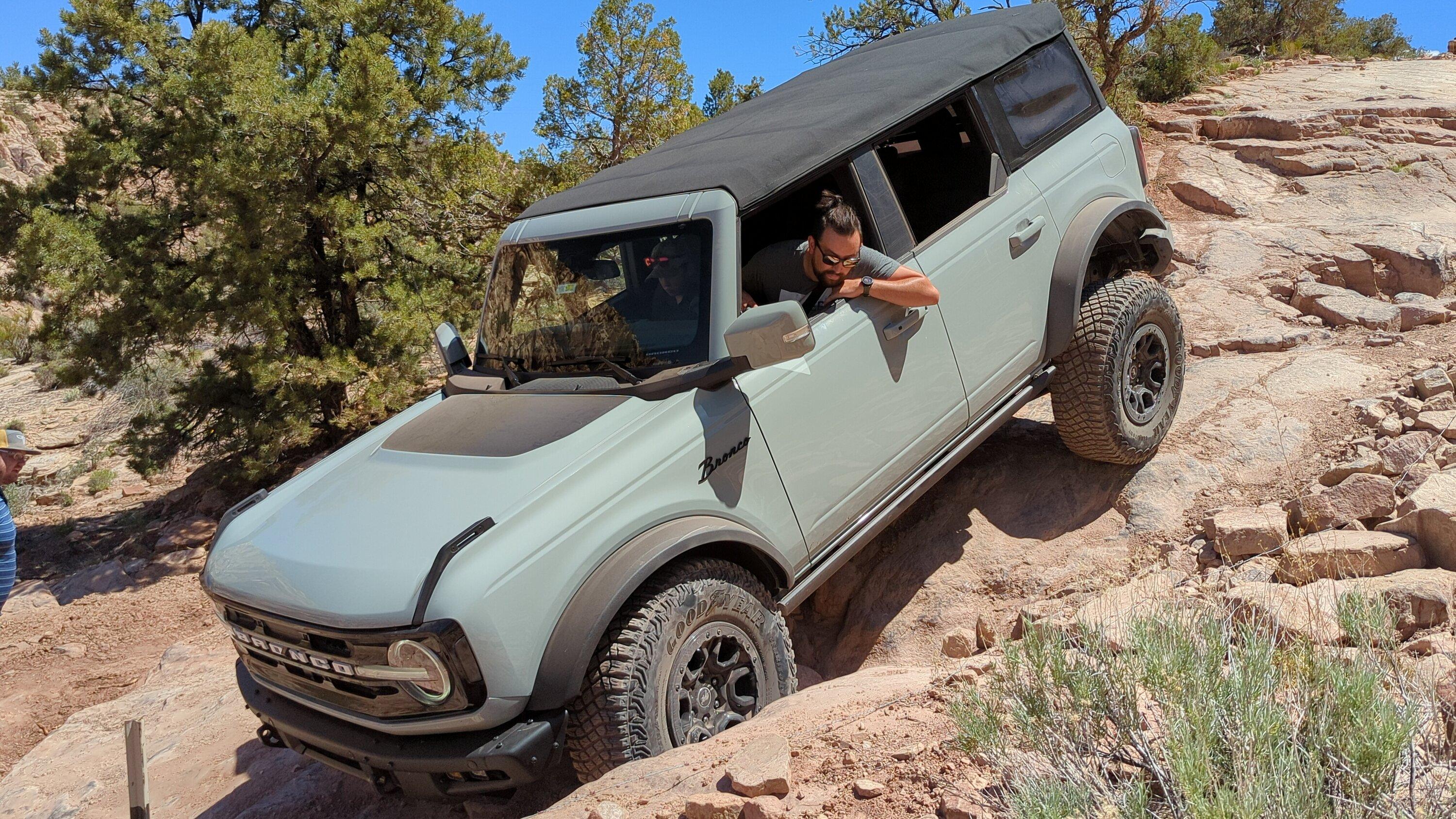 Ford Bronco Squatch Flex 💪👀  on completely factory Sasquatch SAS suspension PXL_20220515_182223246