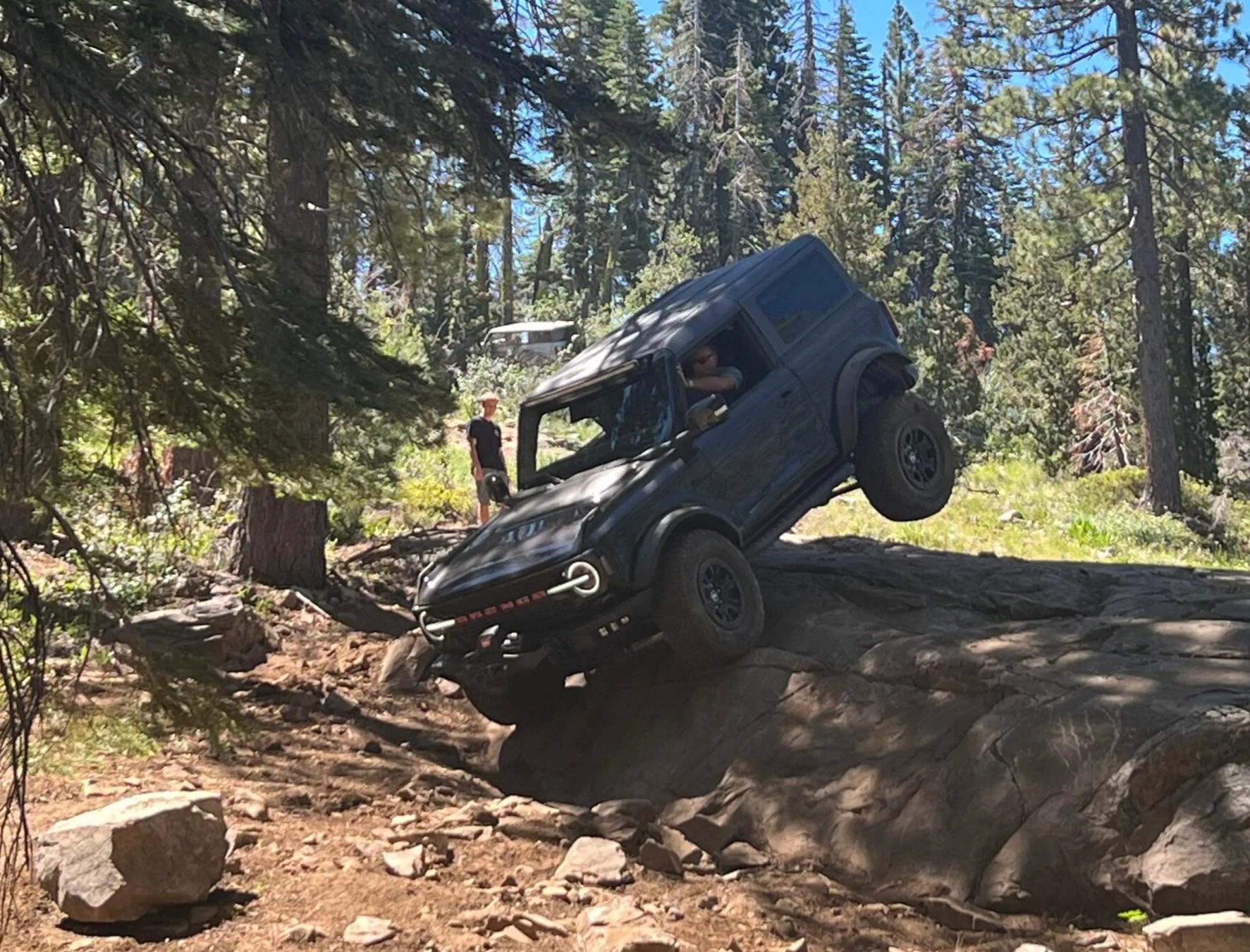 Ford Bronco Squatch Flex 💪👀  on completely factory Sasquatch SAS suspension 206947C4-38B2-431F-8B43-5834CA5E745F