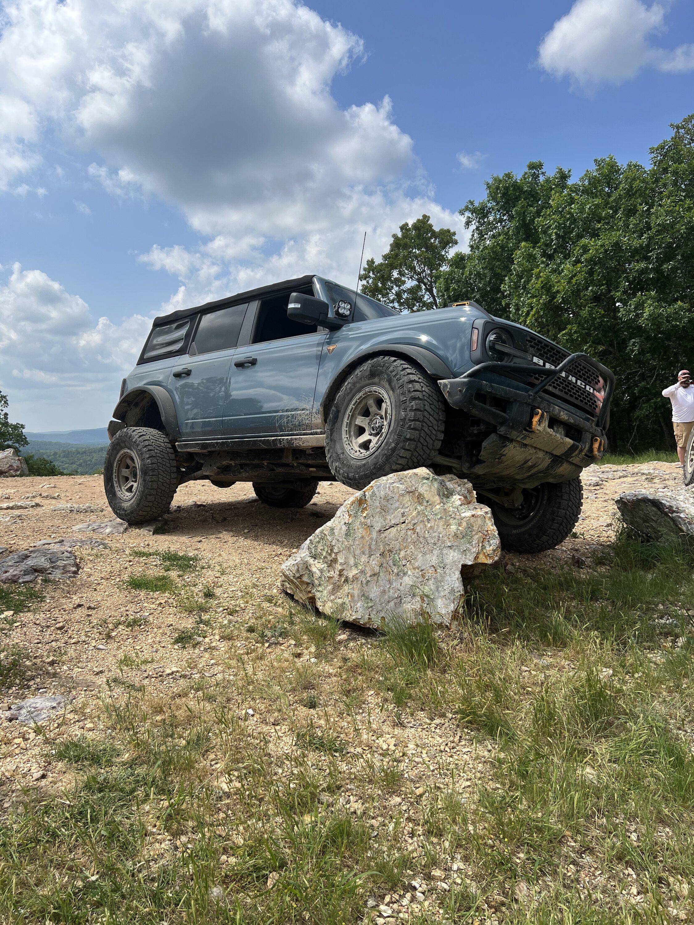 Ford Bronco Squatch Flex 💪👀  on completely factory Sasquatch SAS suspension A382A12E-490B-45C9-A46F-EFA5985C8BC1
