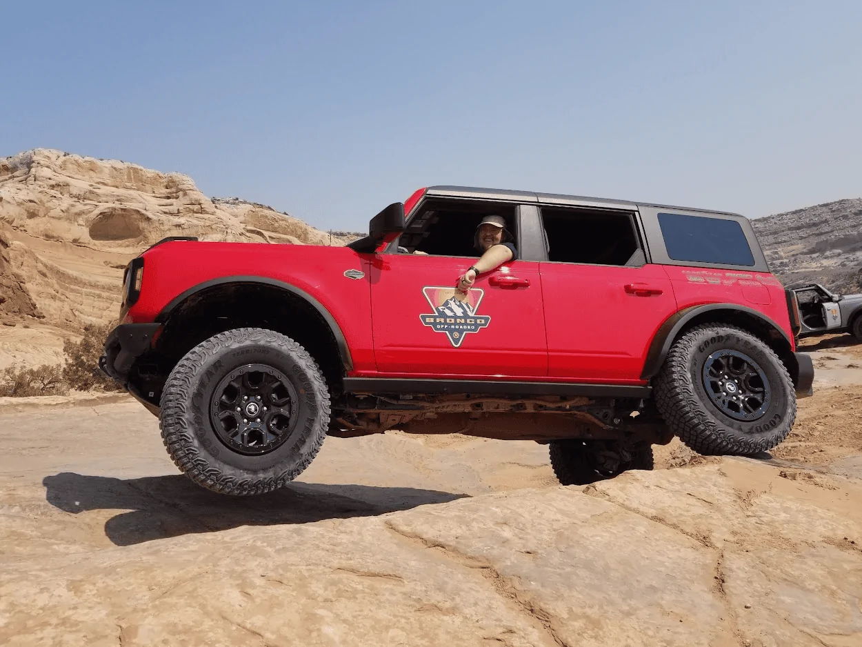 Ford Bronco Squatch Flex 💪👀  on completely factory Sasquatch SAS suspension 1666031005570
