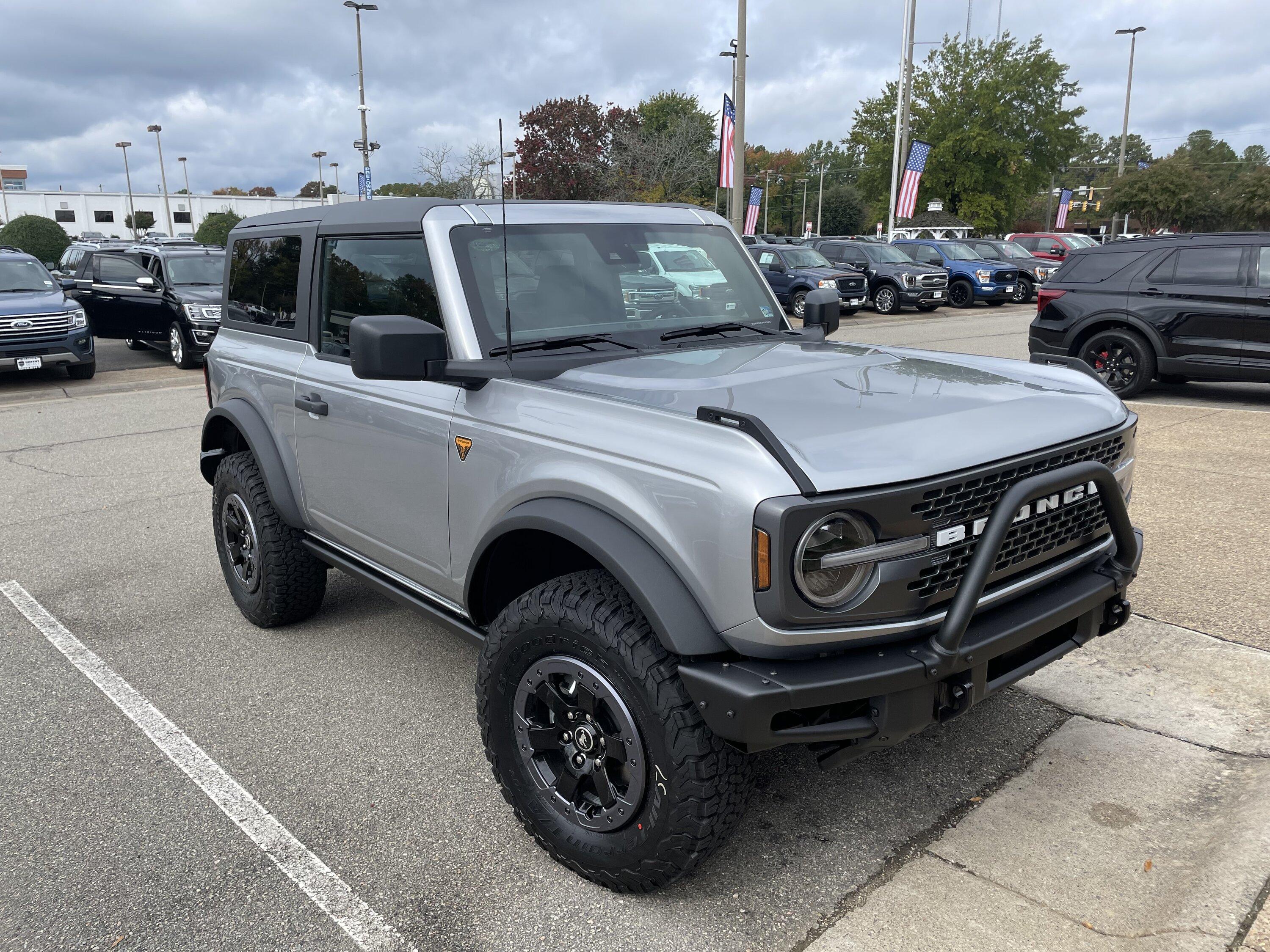 Ford Bronco ICONIC SILVER Bronco Club IMG_1809