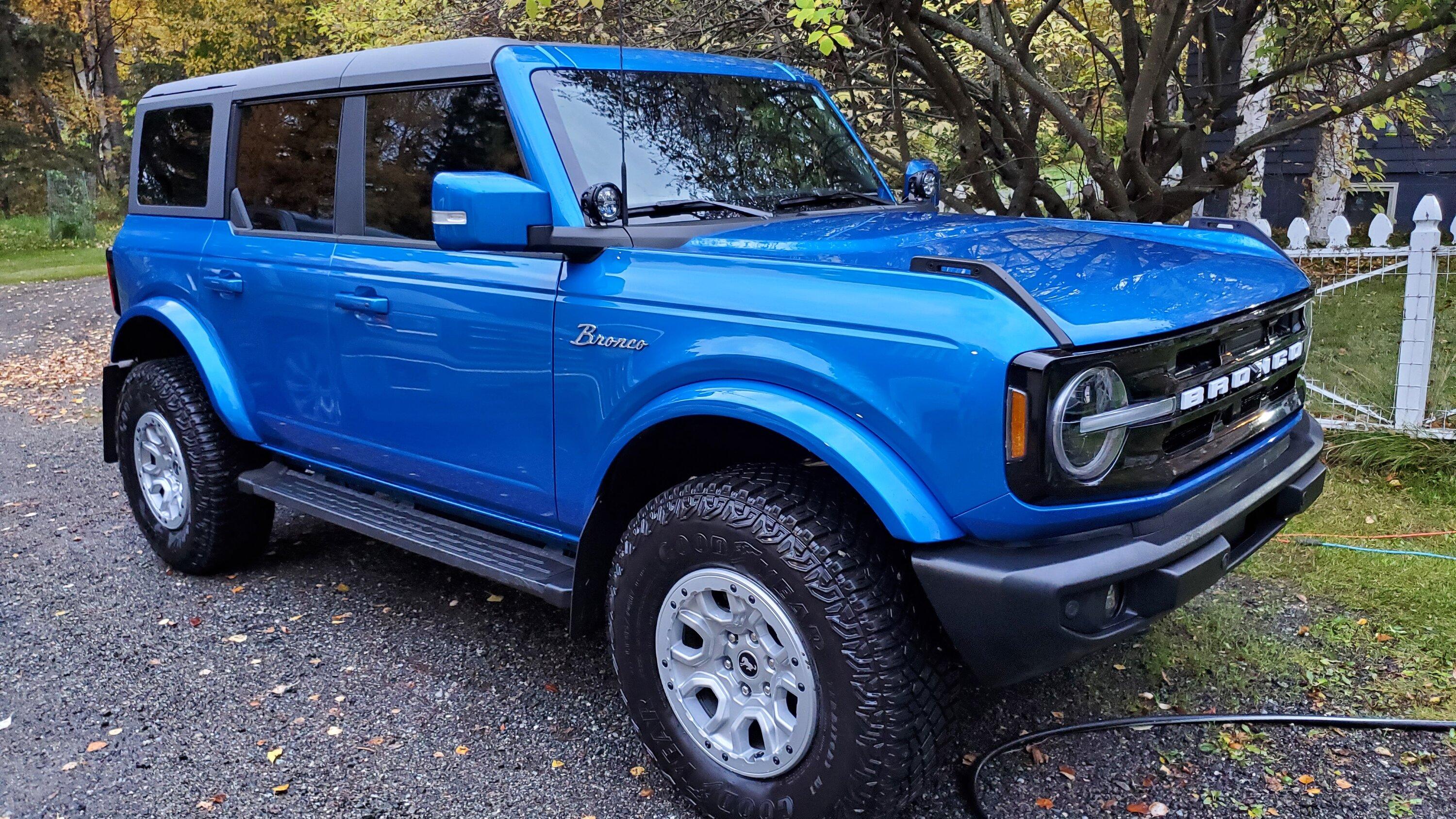 Ford Bronco Winter mode activated!  Nokian Hakkapeliitta LT2 315/70R17 studded snow tires + Motegi Trailite 17x8.5" Bronze wheels 20220924_192251