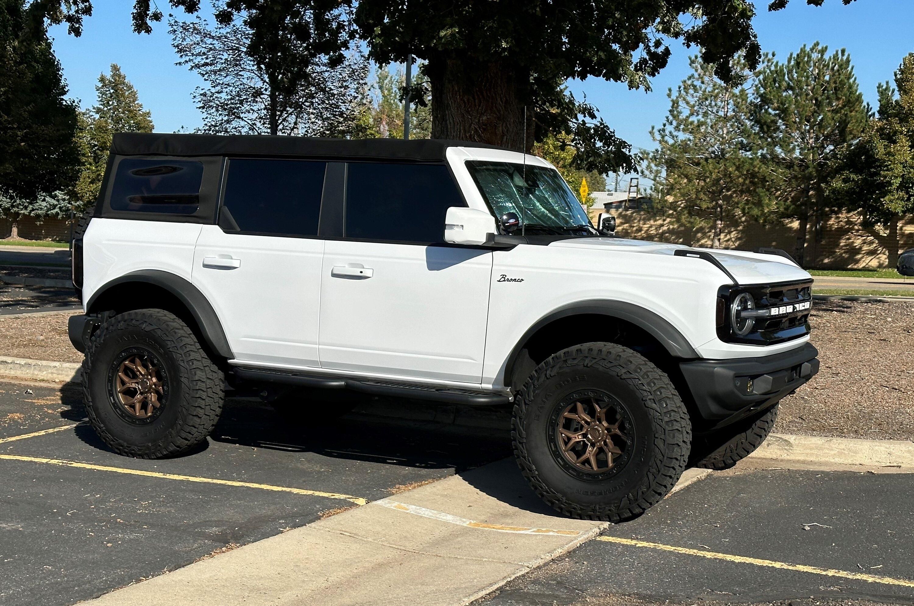 Ford Bronco Gloss black painted fender flares? Sylvie6