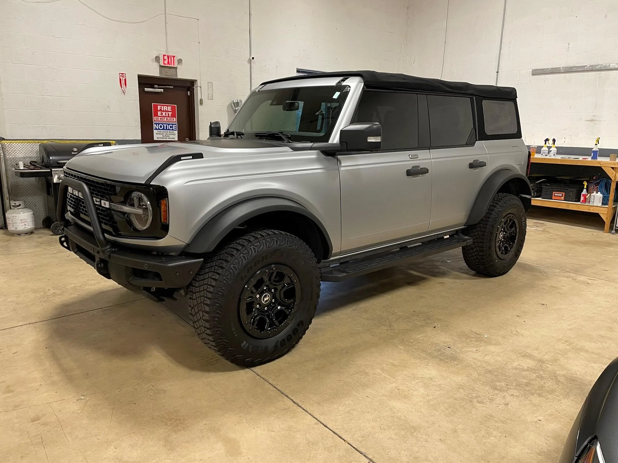 Ford Bronco Iconic Silver Wildtrak gets PPF stealth wrap bronco post wrap 1