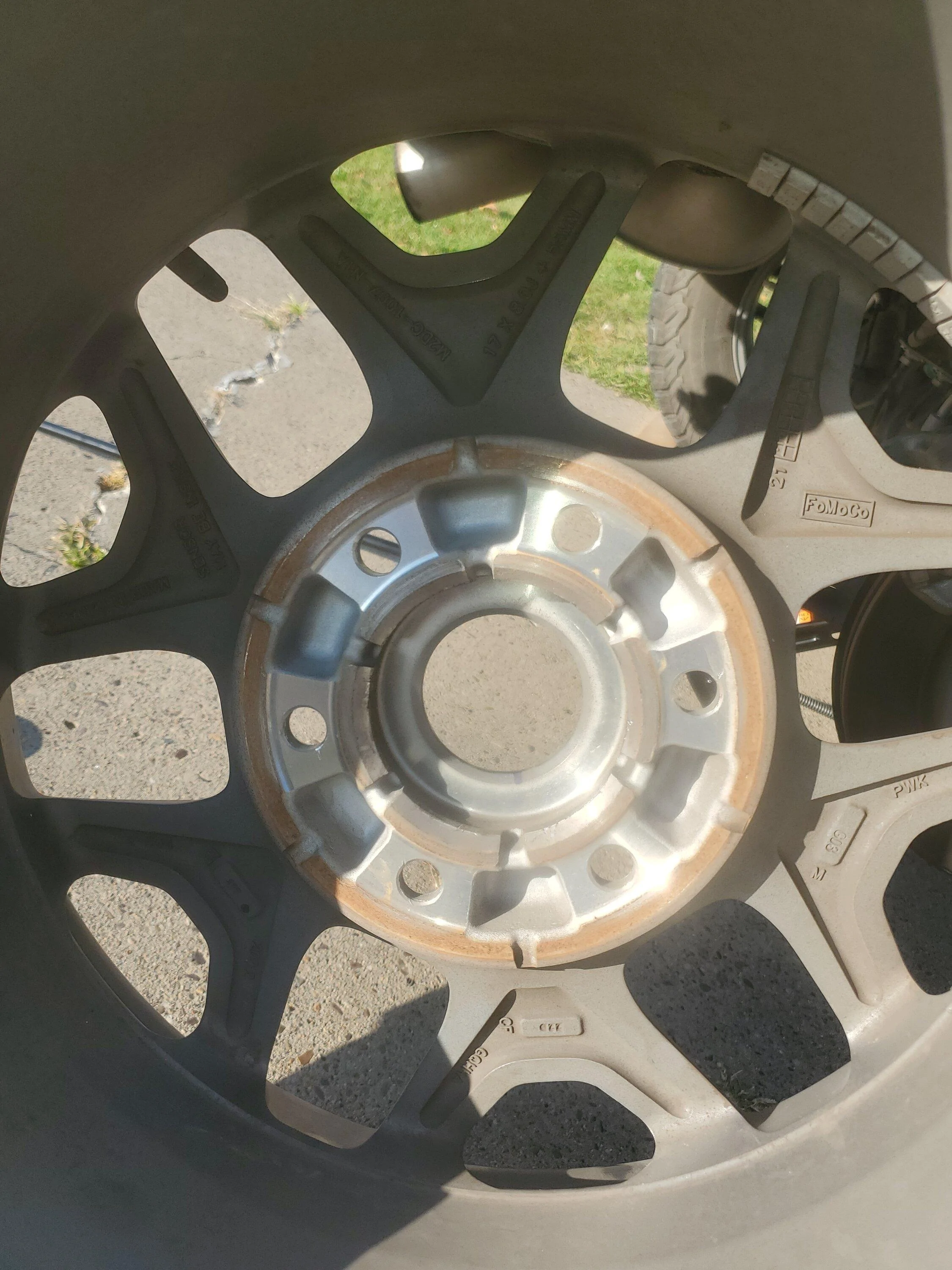 Ford Bronco Spacer on hub? 20221023_085525