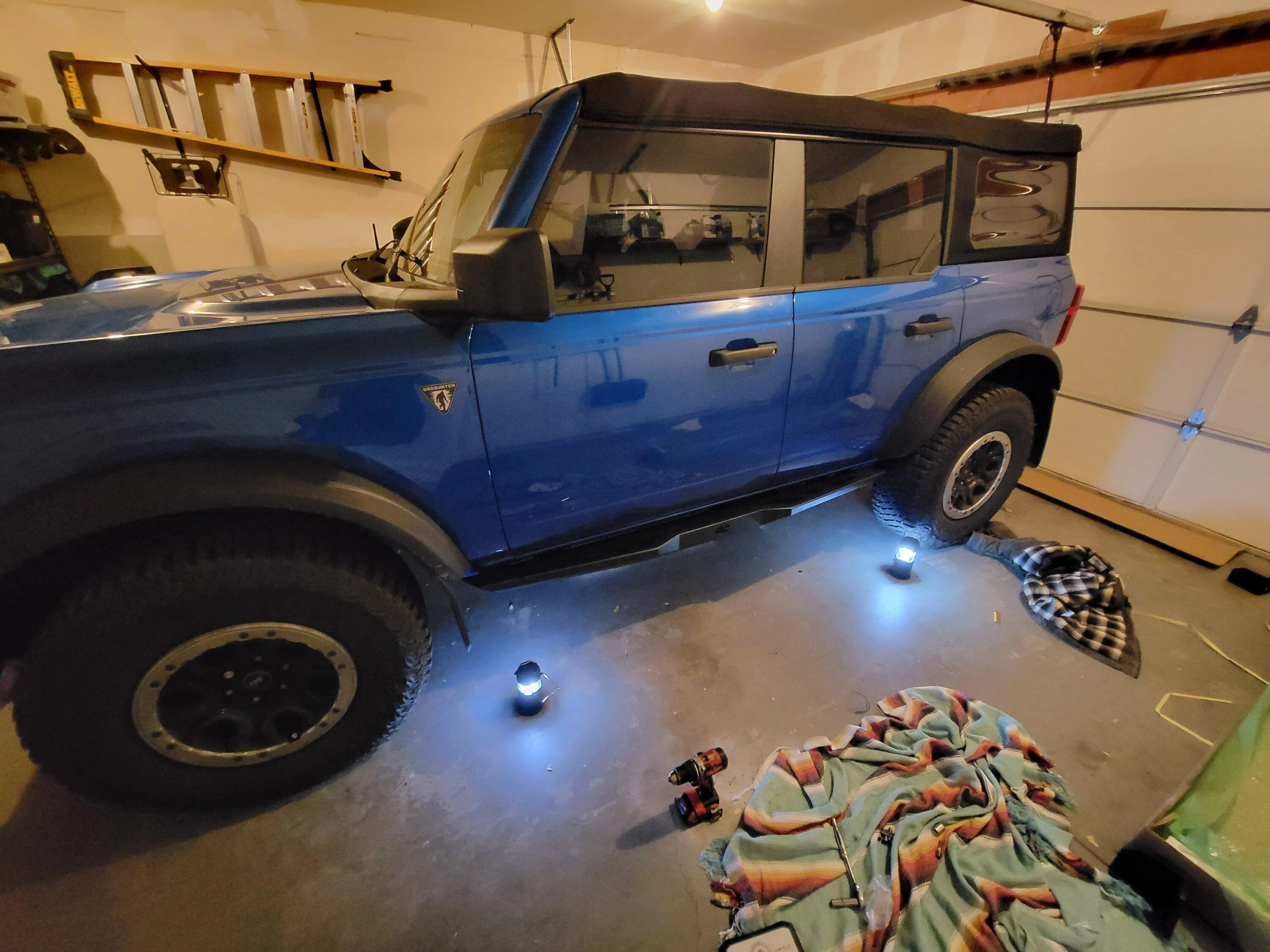 Ford Bronco Rough Country rock sliders installed 20221023_122356
