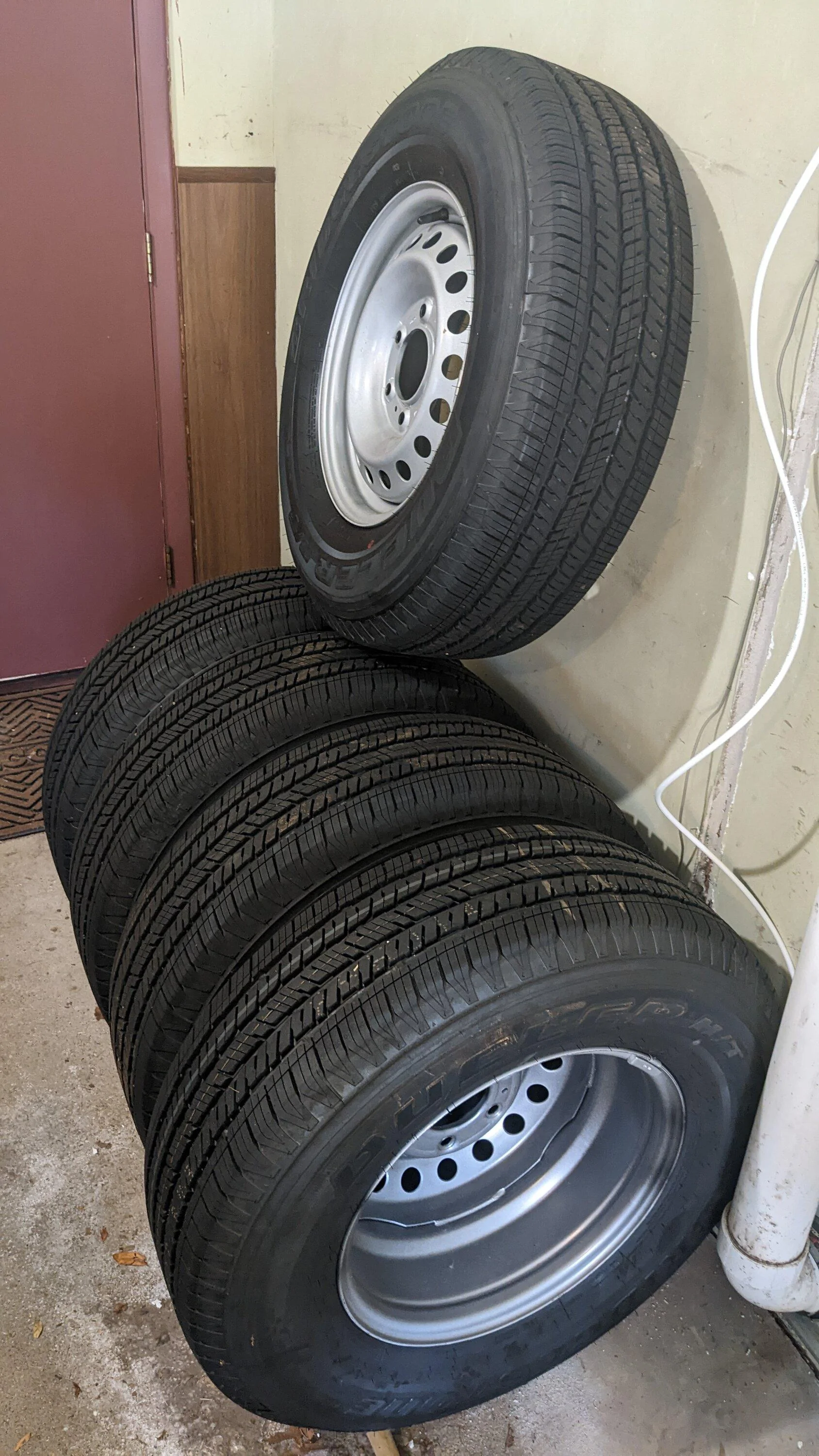 Ford Bronco Base tires and wheels w TPMS $500 PXL_20221024_184110432