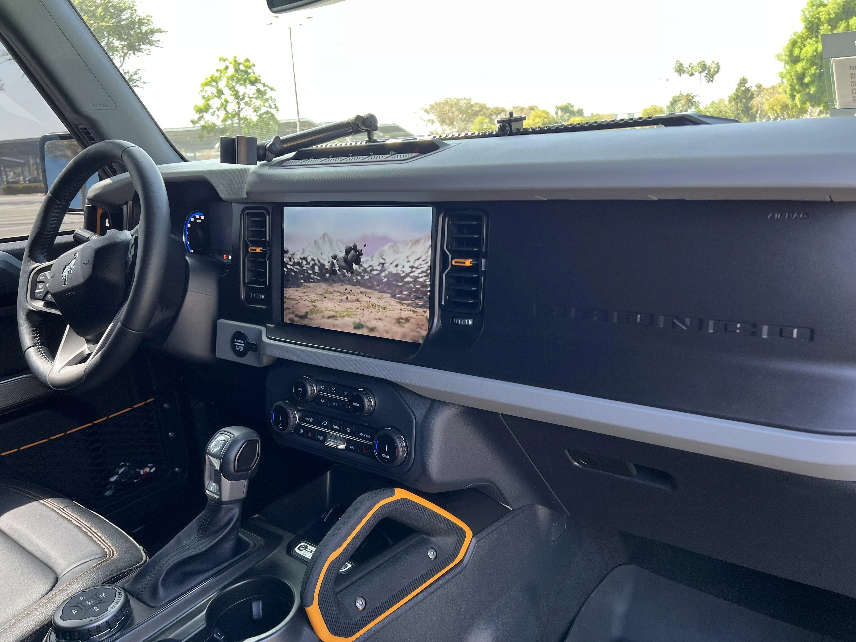 Ford Bronco Accessory Rail & Applicable Mounts For Dashboard - recommendations? IMG_1122