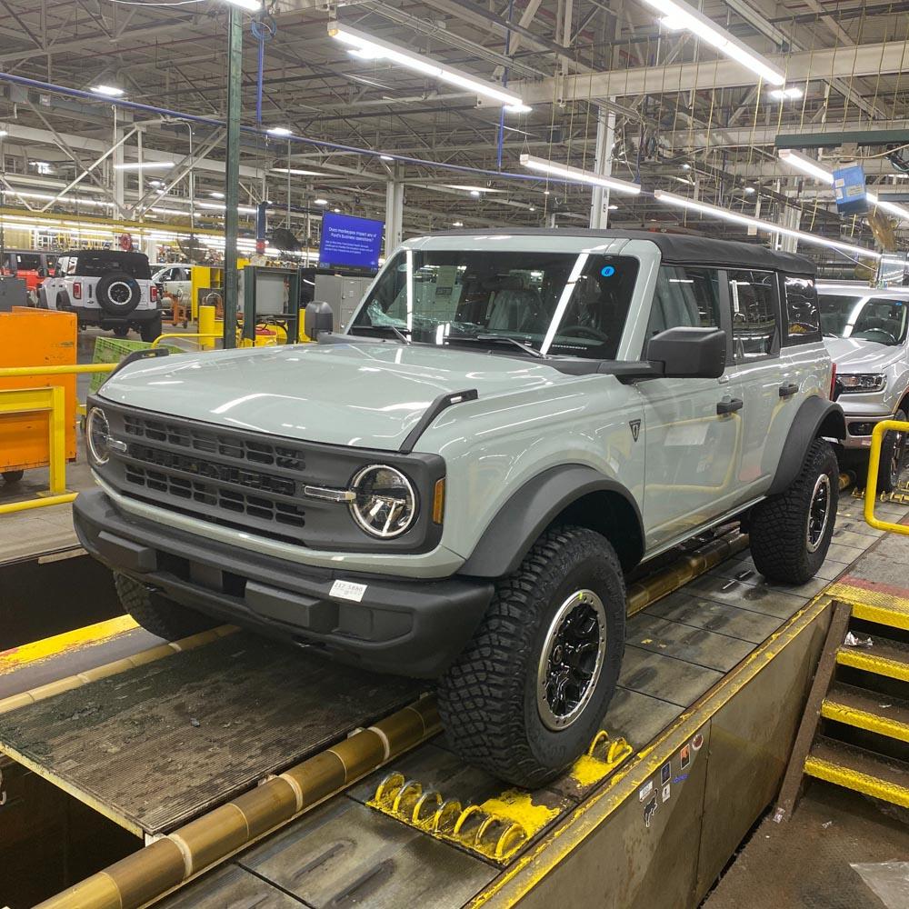 Ford Bronco Cactus Gray Base Sasquatch 4 Door image