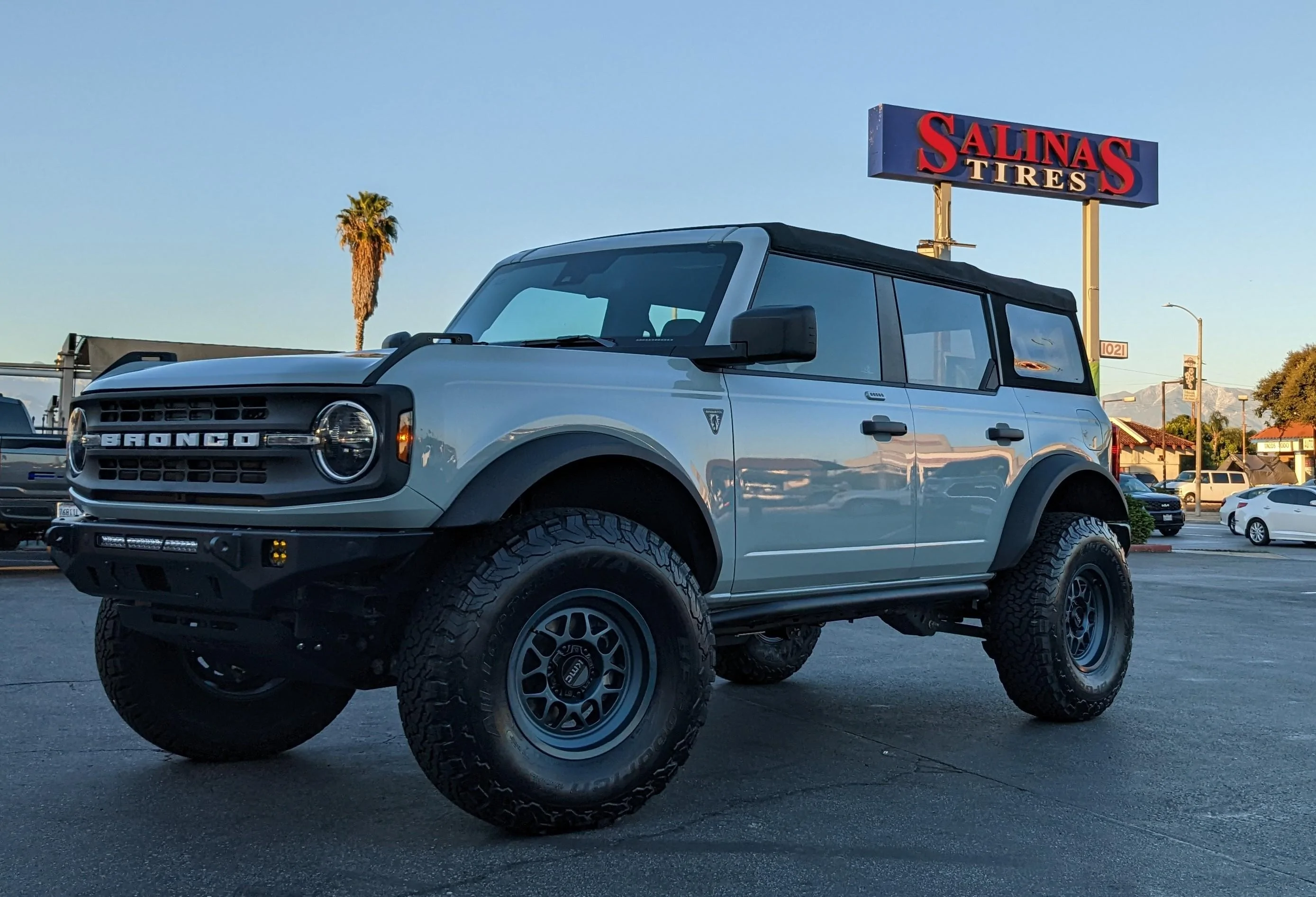 Ford Bronco Cactus Gray Base Sasquatch 4 Door PXL_20221019_004509393