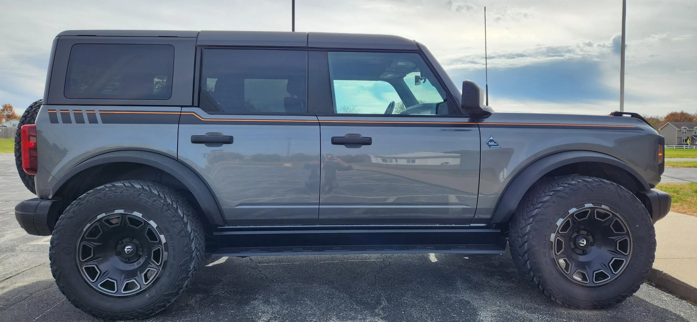 Ford Bronco 2022 Bronco Black Diamond on 35's no lift, custom running boards 1666898812474 (1)