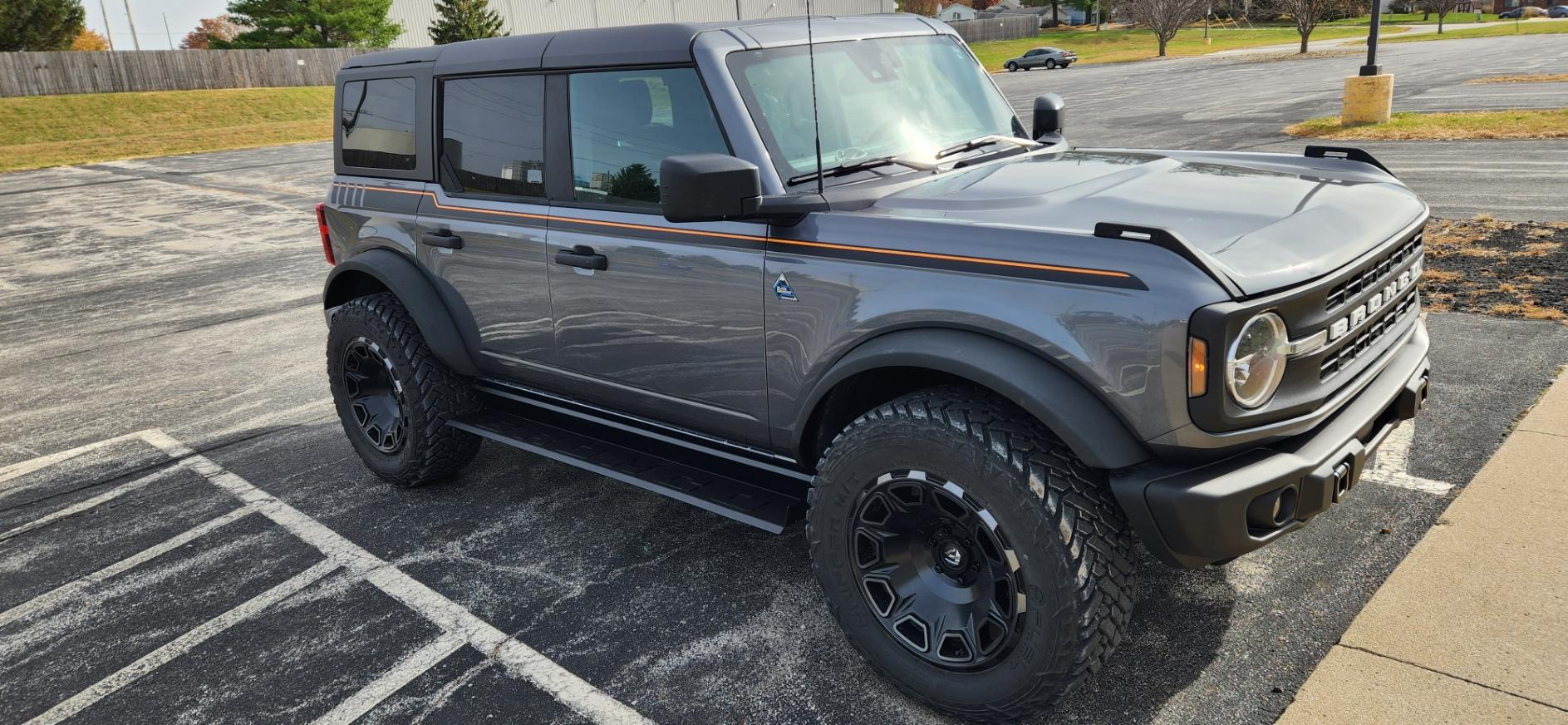 Ford Bronco 2022 Bronco Black Diamond on 35's no lift, custom running boards 1666898833158