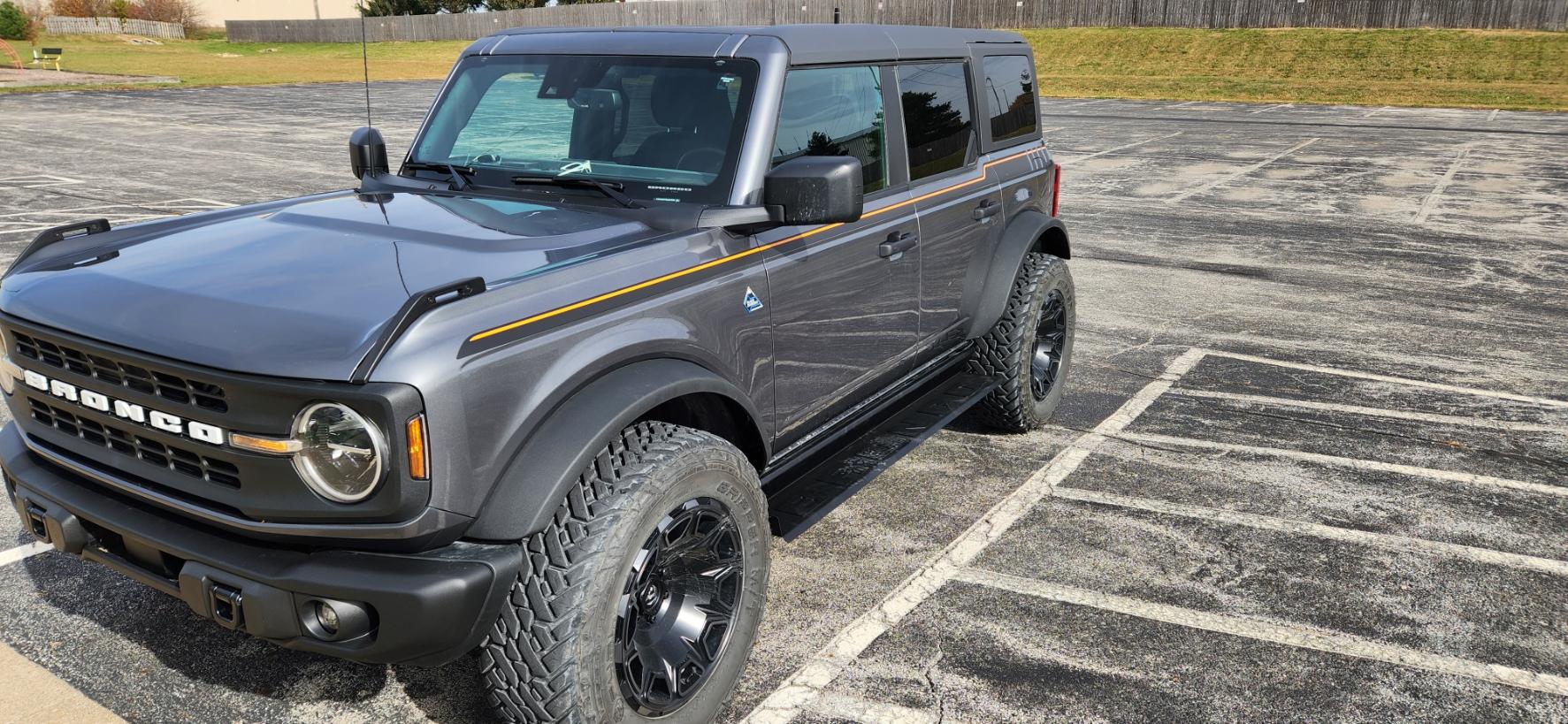 Ford Bronco 2022 Bronco Black Diamond on 35's no lift, custom running boards 1666898858207