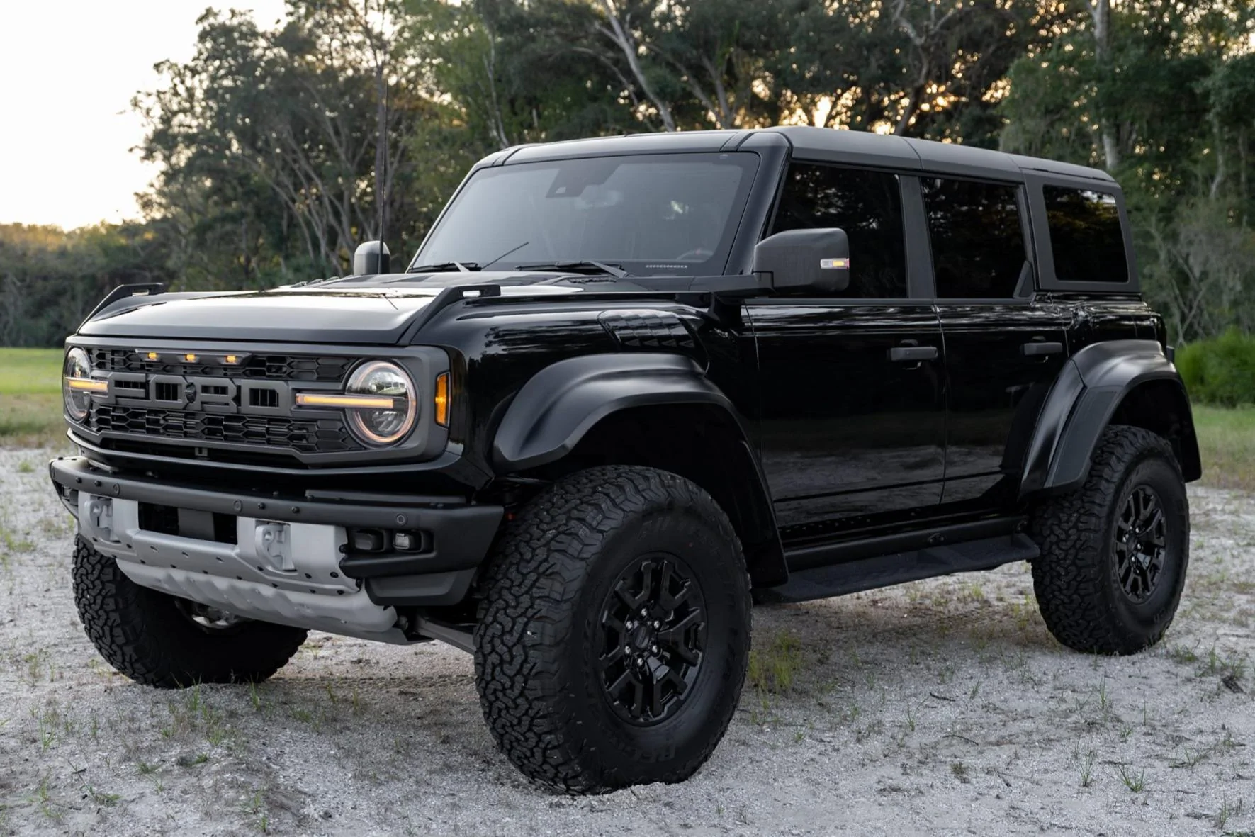 Ford Bronco SHADOW BLACK Bronco RAPTOR Photos Thread 4-door_ford-bronco-raptor_20220923-001-81626-1-jpg