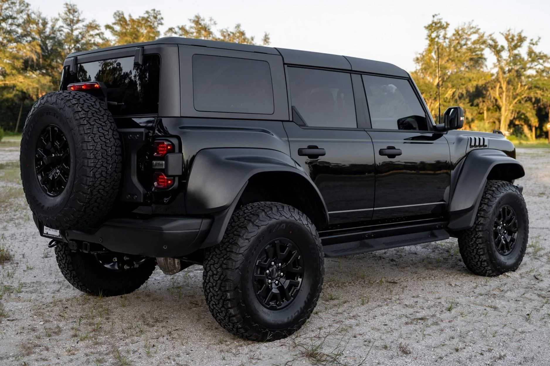 Ford Bronco SHADOW BLACK Bronco RAPTOR Photos Thread 4-door_ford-bronco-raptor_20220923-005-81665-1-jpg