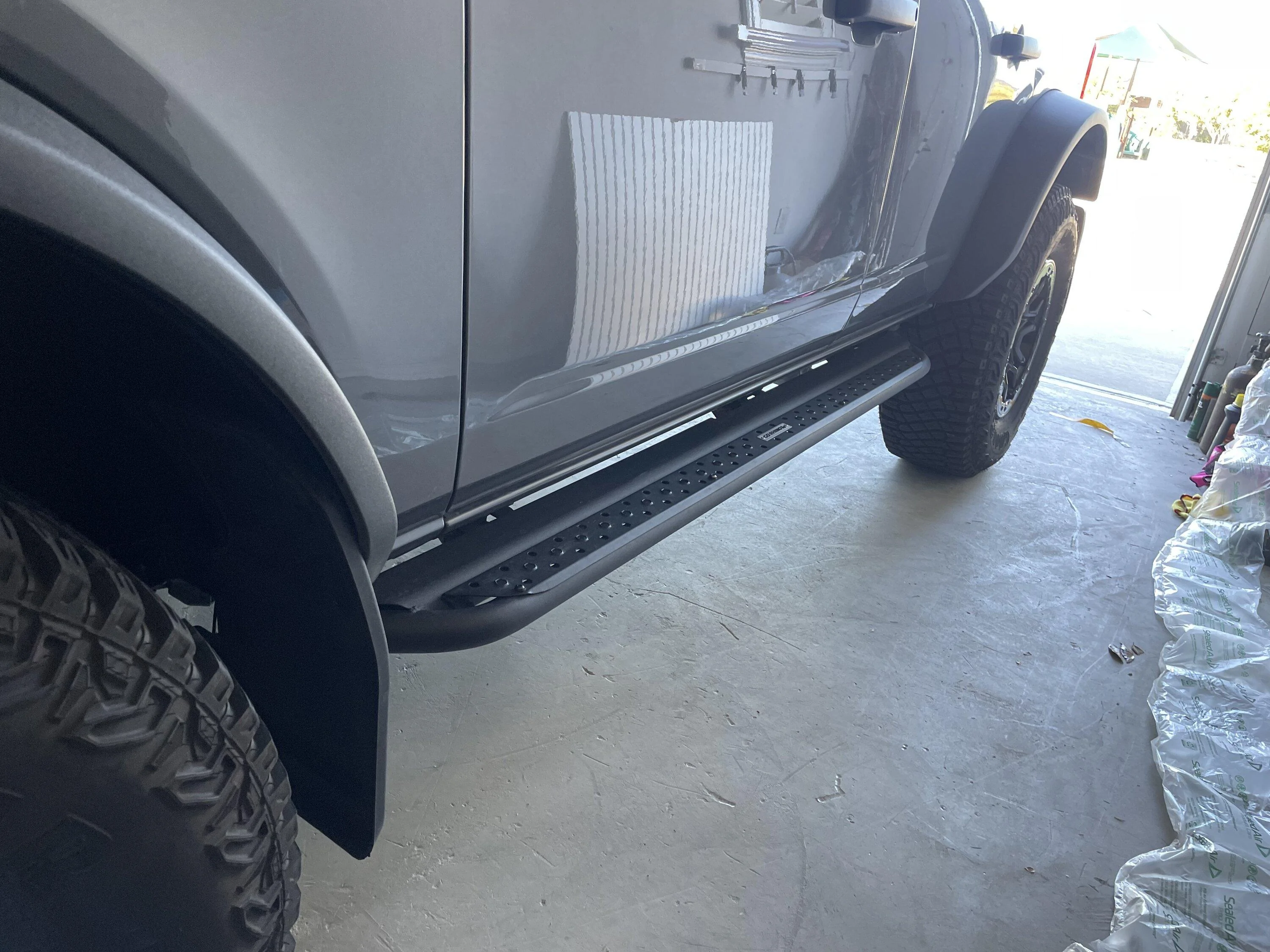 Ford Bronco 4 door Go rhino side steps 209752BC-7D26-49A1-88CE-49D571B70462