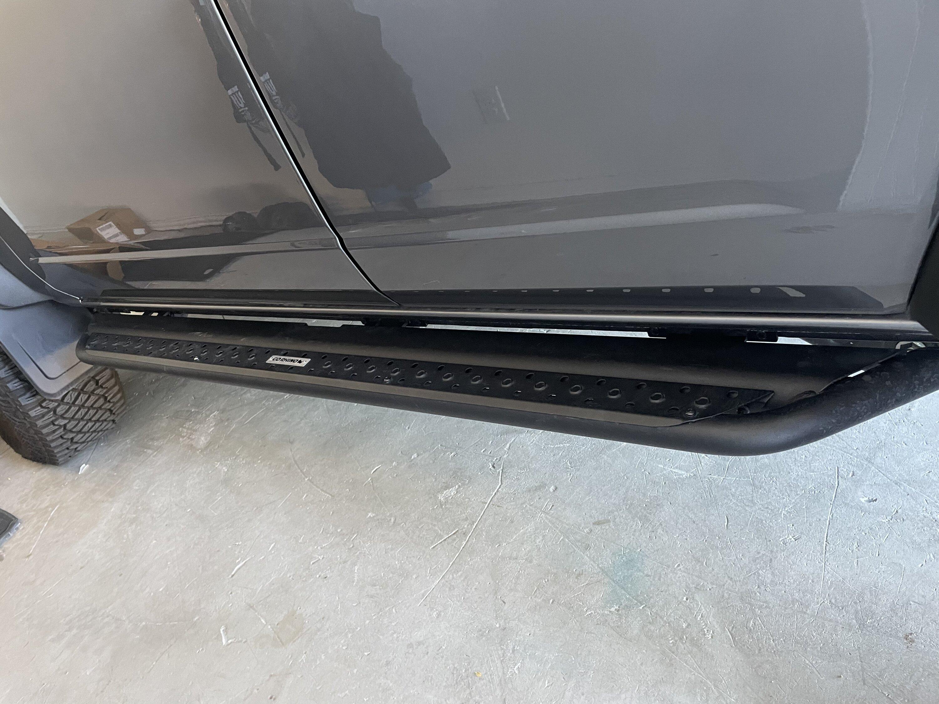 Ford Bronco 4 door Go rhino side steps A5CEECF4-1491-4958-8785-3BE4617CC6A0