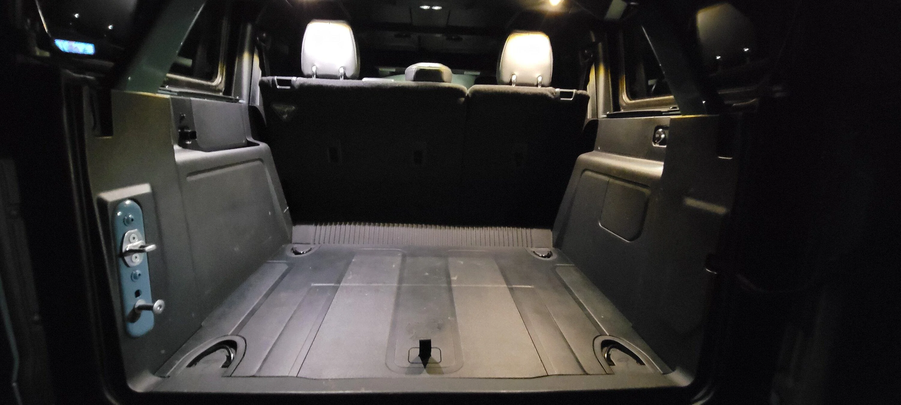 Ford Bronco Additional dome lighting, Jim style 20221028_003721