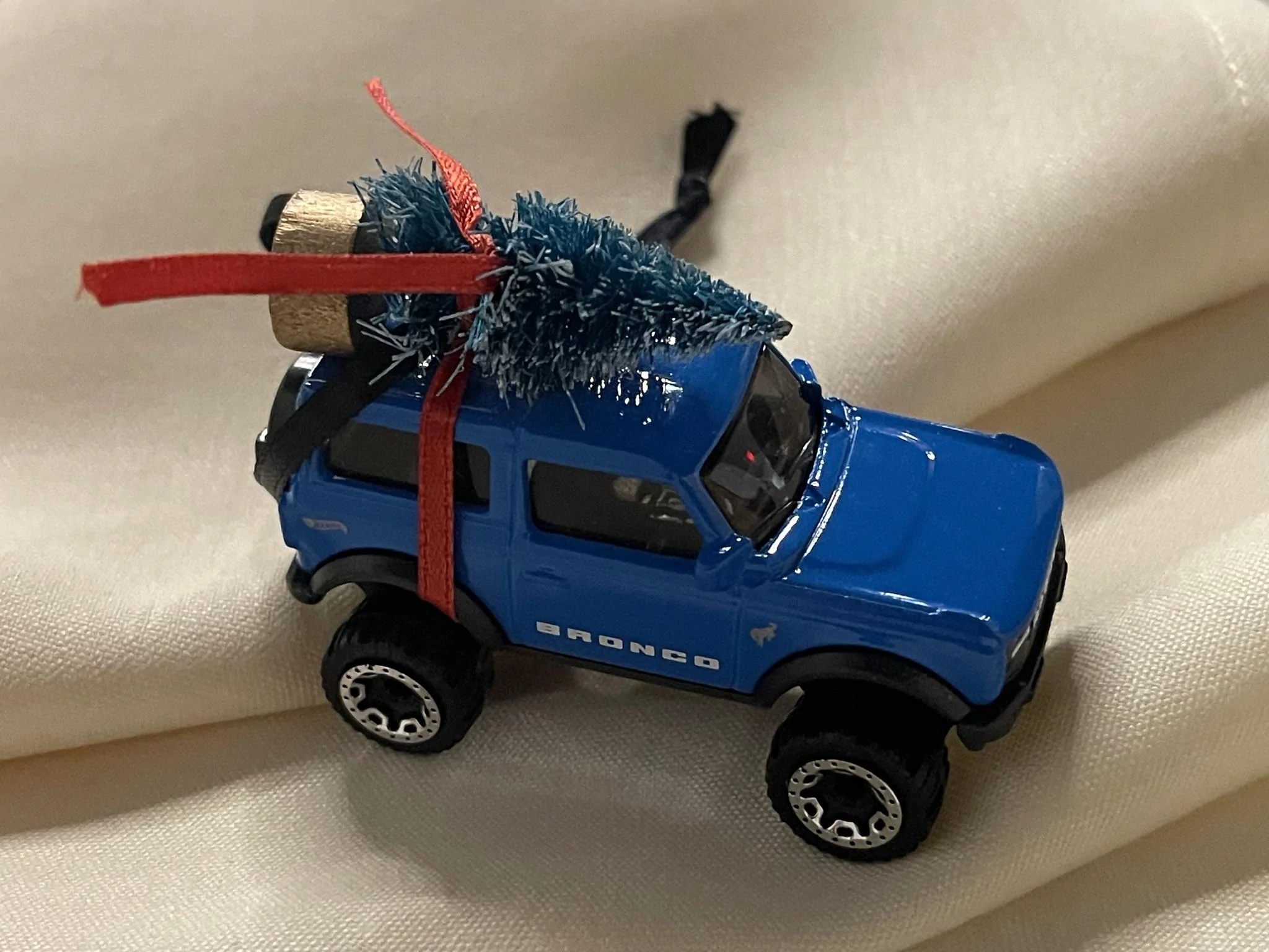 Ford Bronco Bronco Christmas Ornament C9510F7C-1F8A-4D90-980E-A5323D41930F