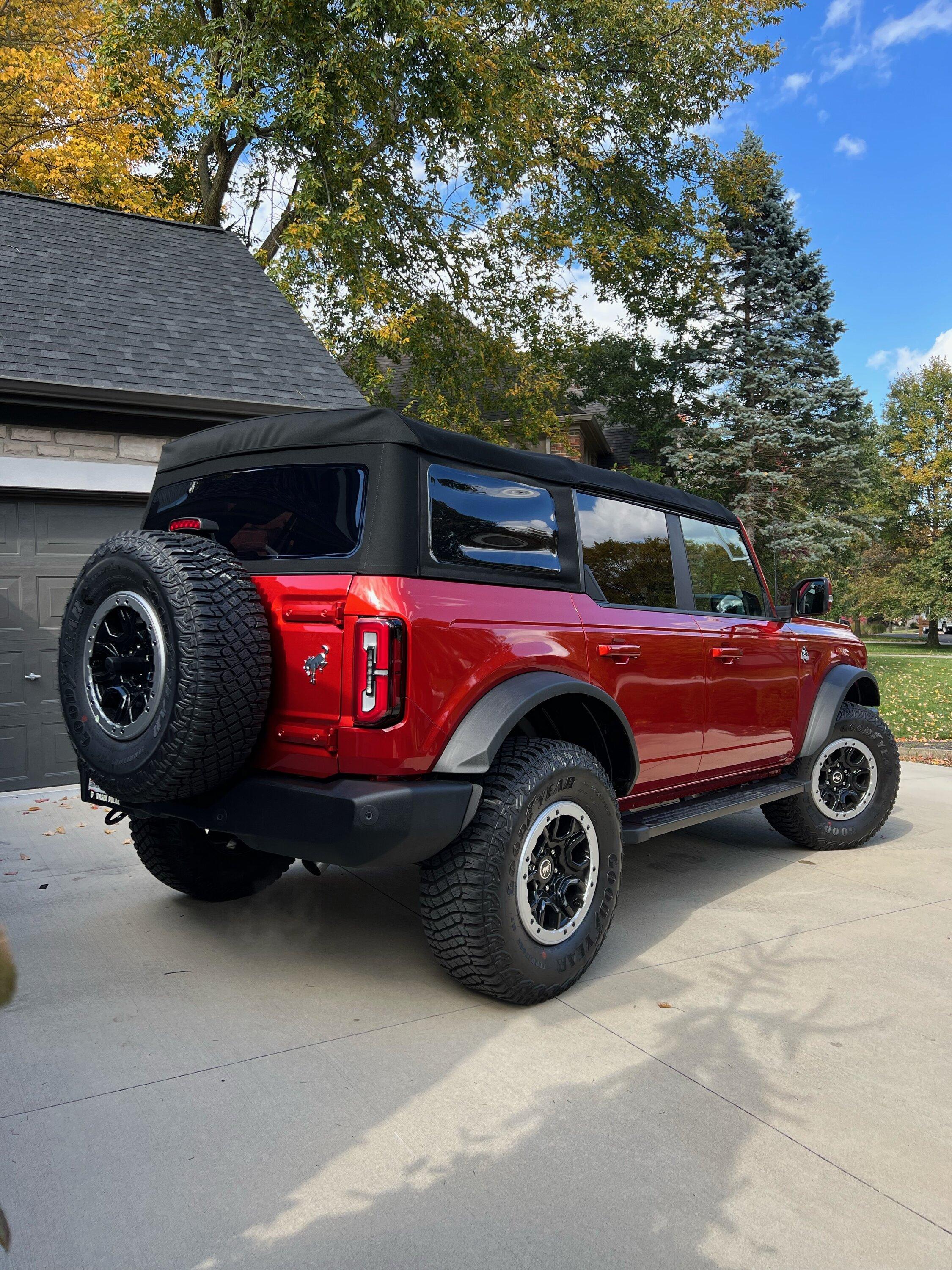Ford Bronco HOT PEPPER RED Bronco Club IMG_4505