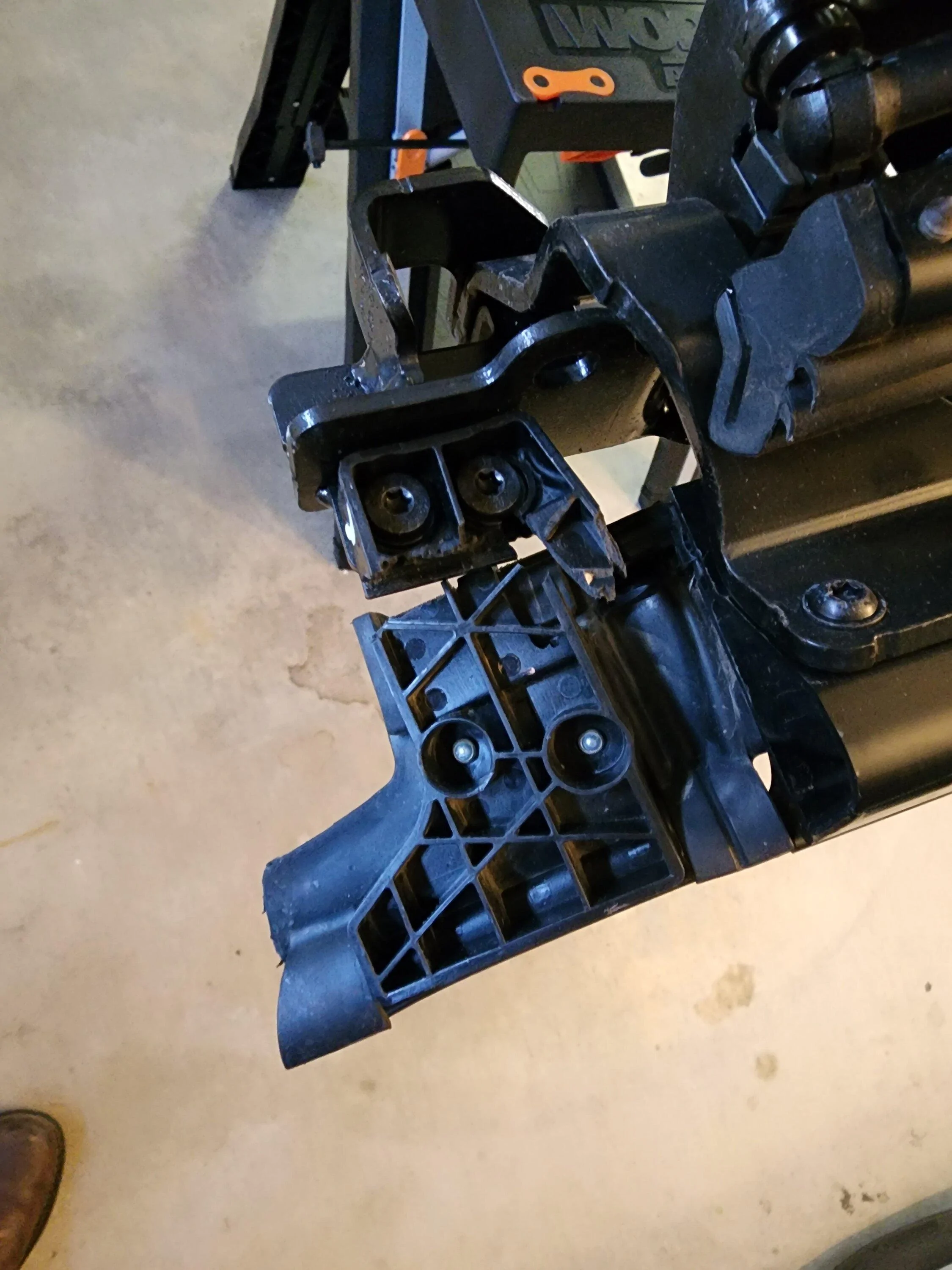 Ford Bronco Broken piece on soft top 20221028_133915