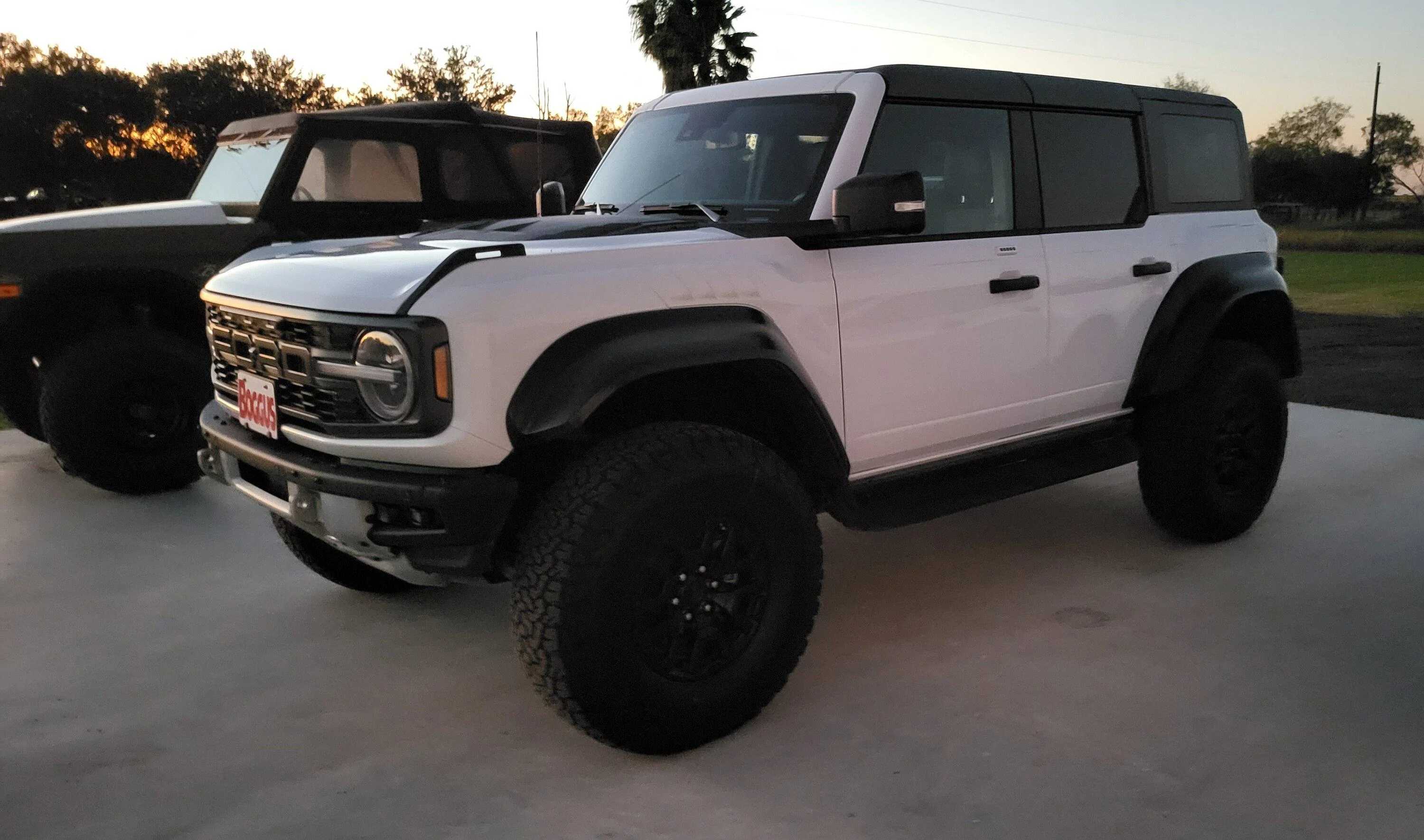 Ford Bronco Help on tracking rail please inbound555578123181676634