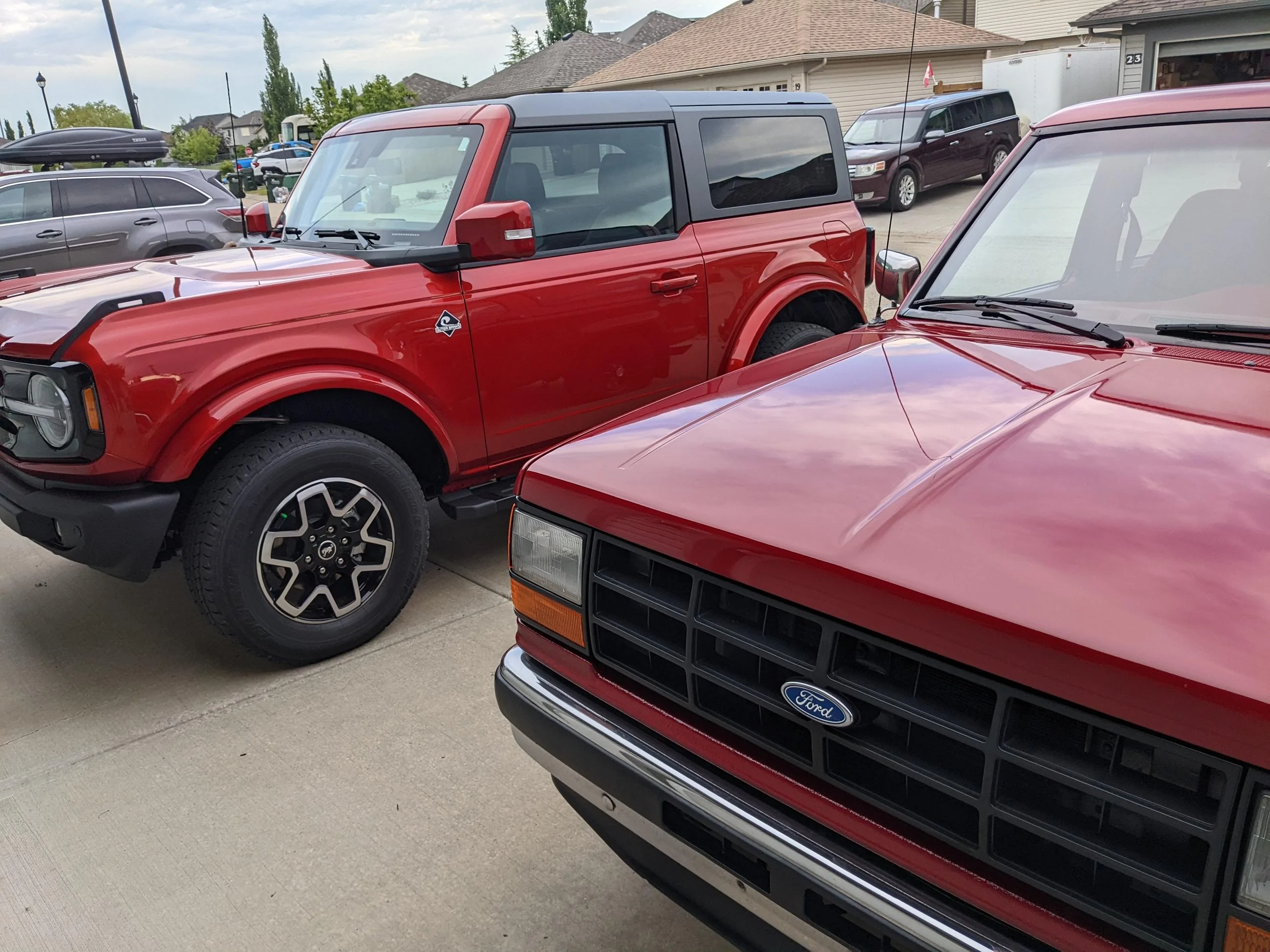 Ford Bronco Bronco 6th gen vs Bronco II PXL_20220627_015223067
