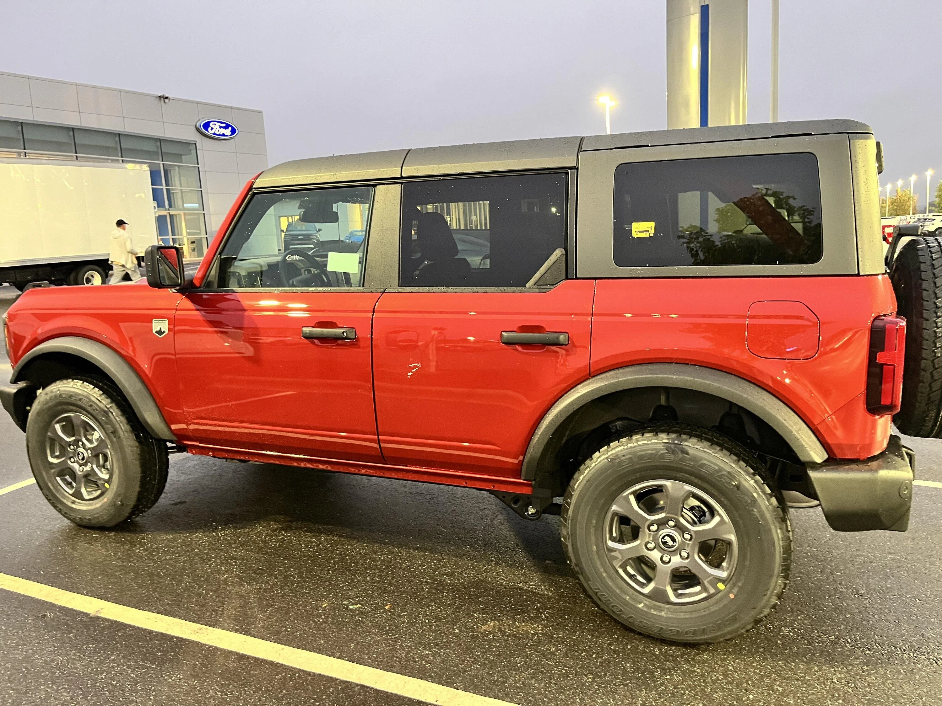 Ford Bronco HOT PEPPER RED Bronco Club 95138E69-2F3B-45B8-BDD7-2D328973AB9A