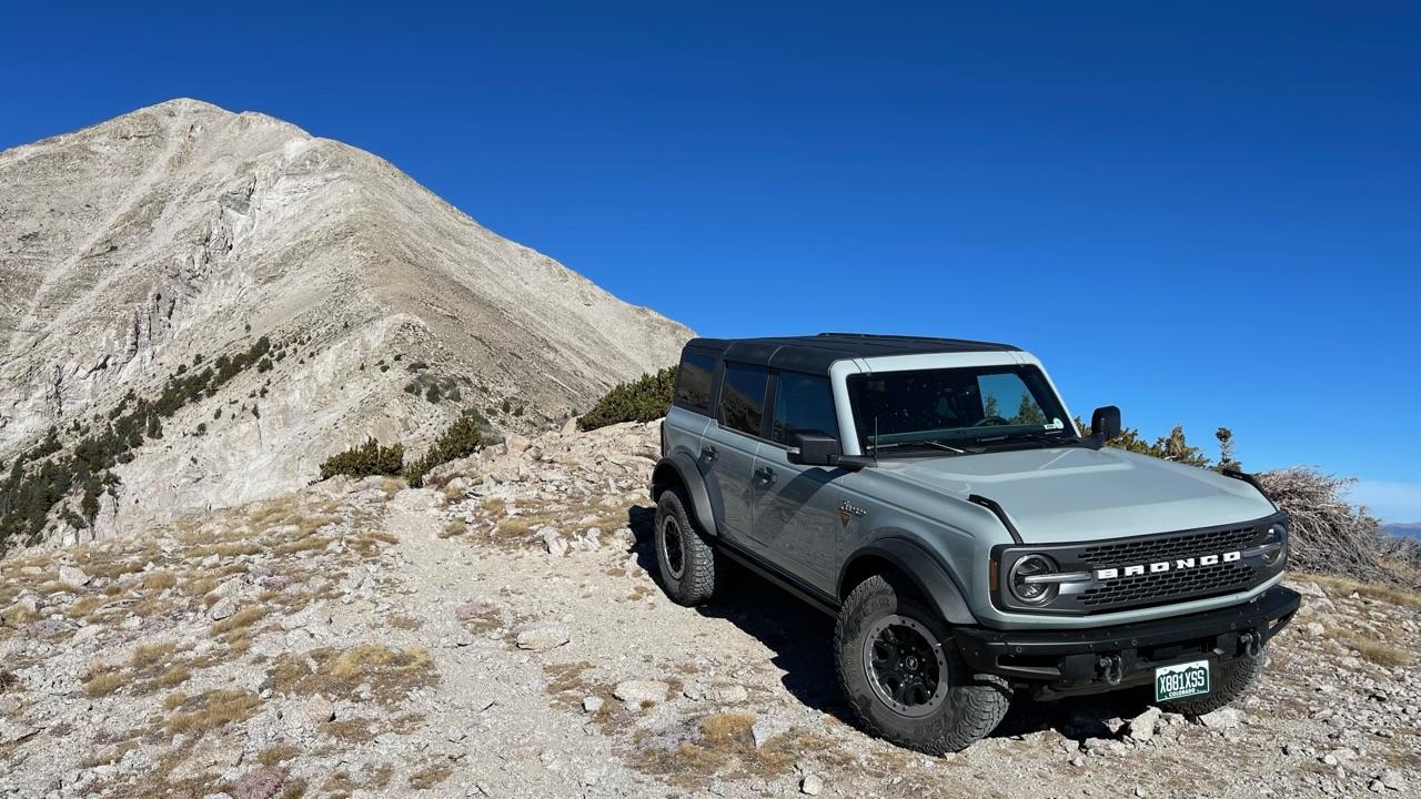 Ford Bronco CACTUS GRAY Bronco Club 57FF6CF6-1105-4038-9F64-8F24DE47848F
