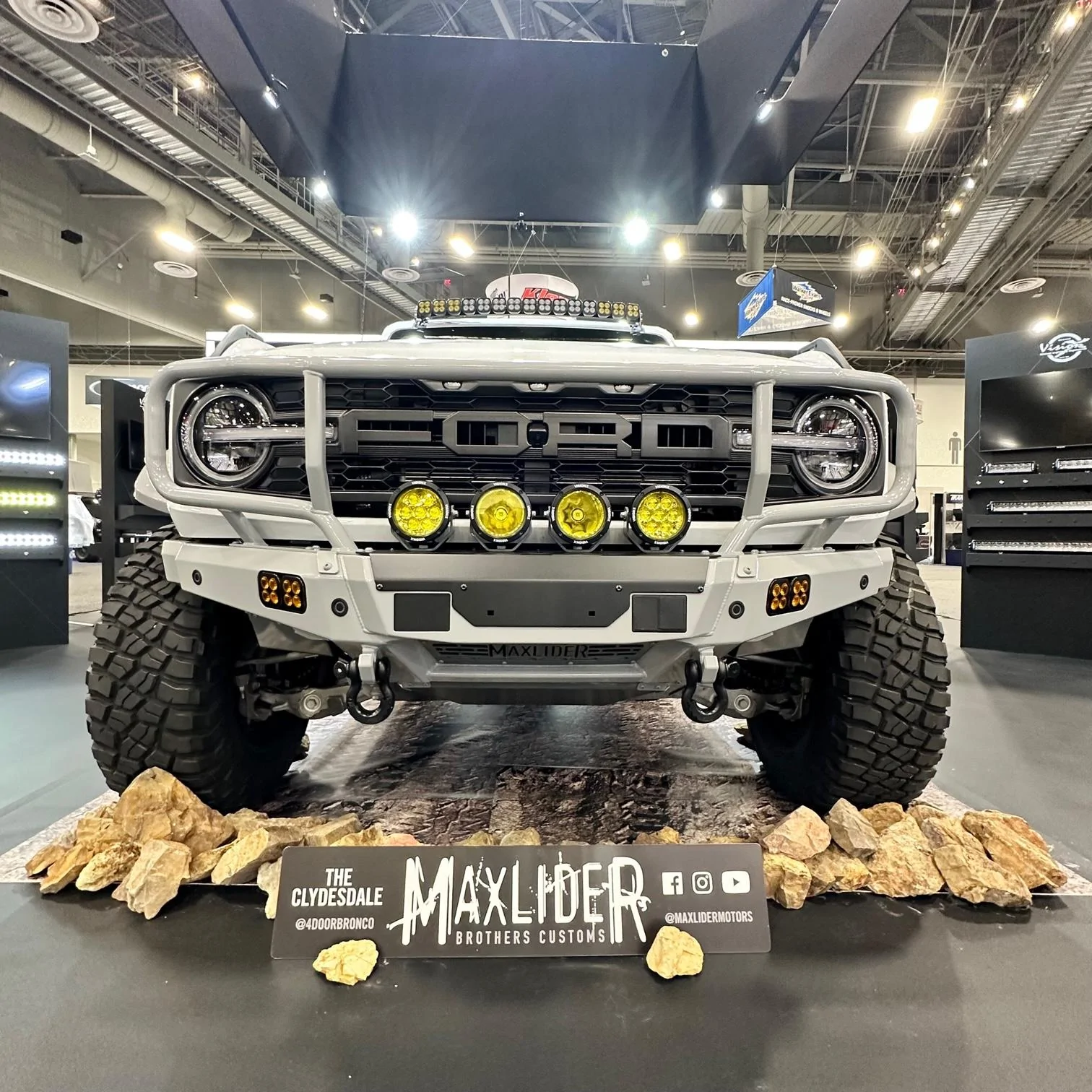 Ford Bronco 📸 Maxlider Bronco Raptor Build With Non-Body Color Painted Fender Flares [SEMA 2022] IMG_0945