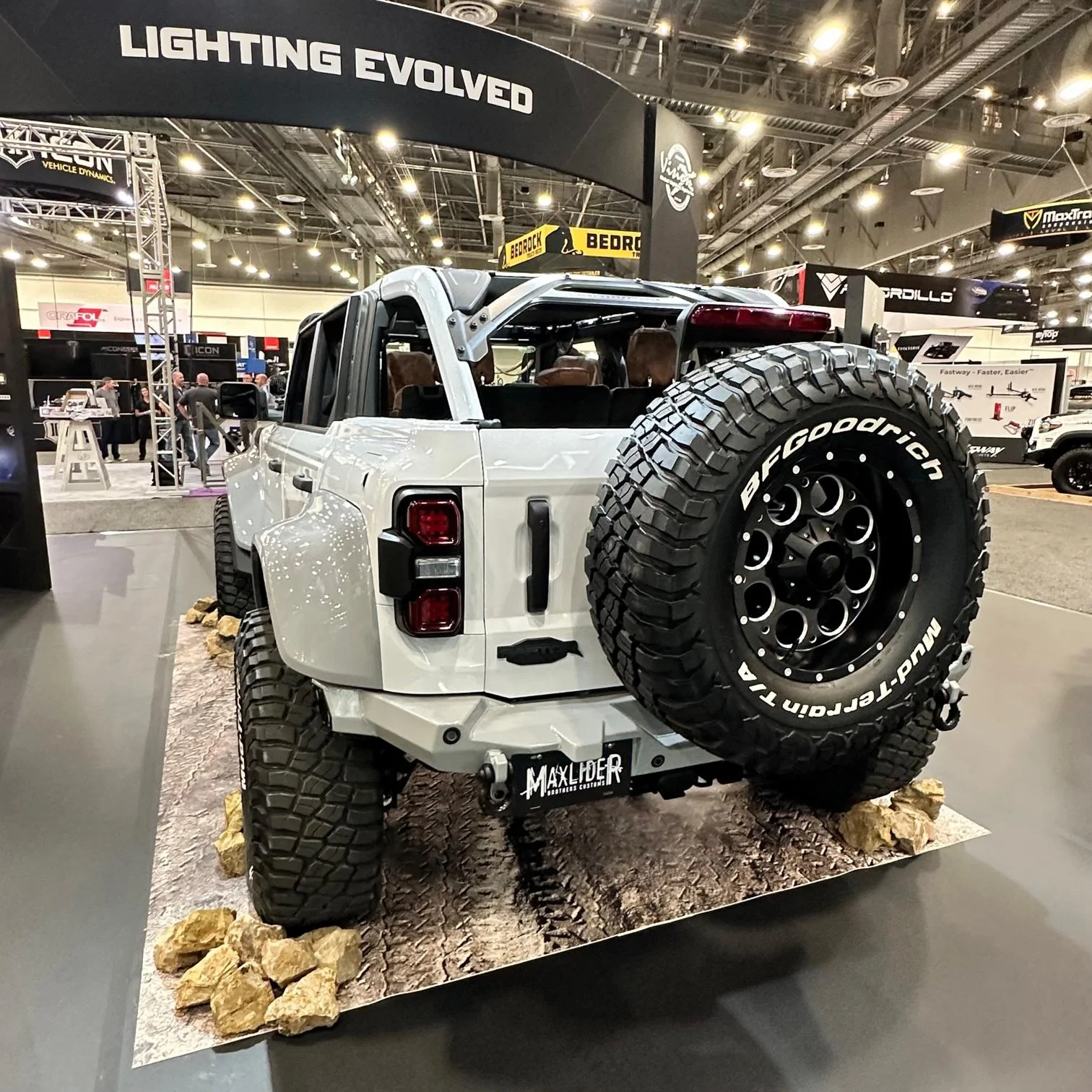 Ford Bronco 📸 Maxlider Bronco Raptor Build With Non-Body Color Painted Fender Flares [SEMA 2022] IMG_0954