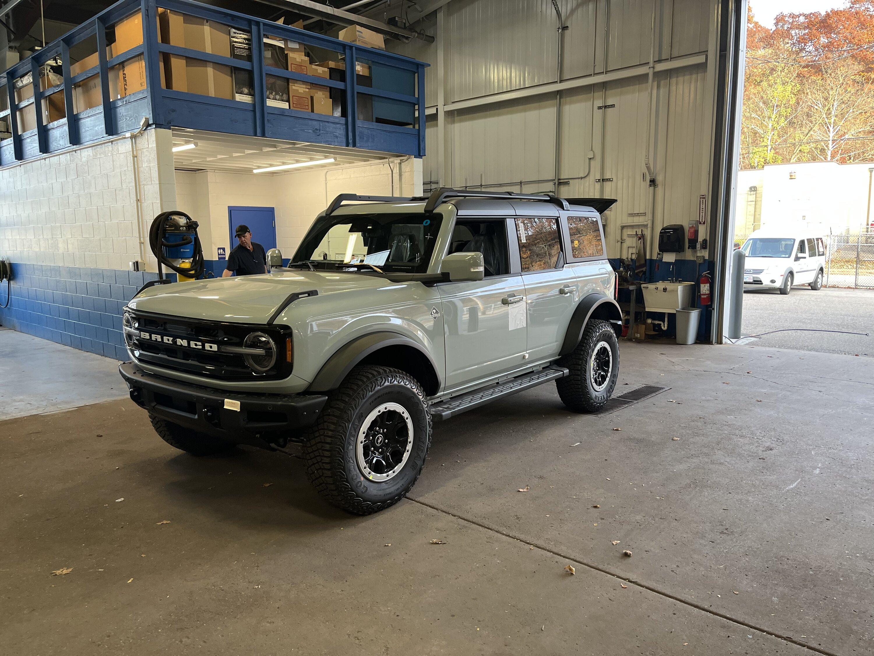 Ford Bronco 8/1/22 Build Week Group 0ED2053E-A724-4CAC-AC35-10DAE687811E