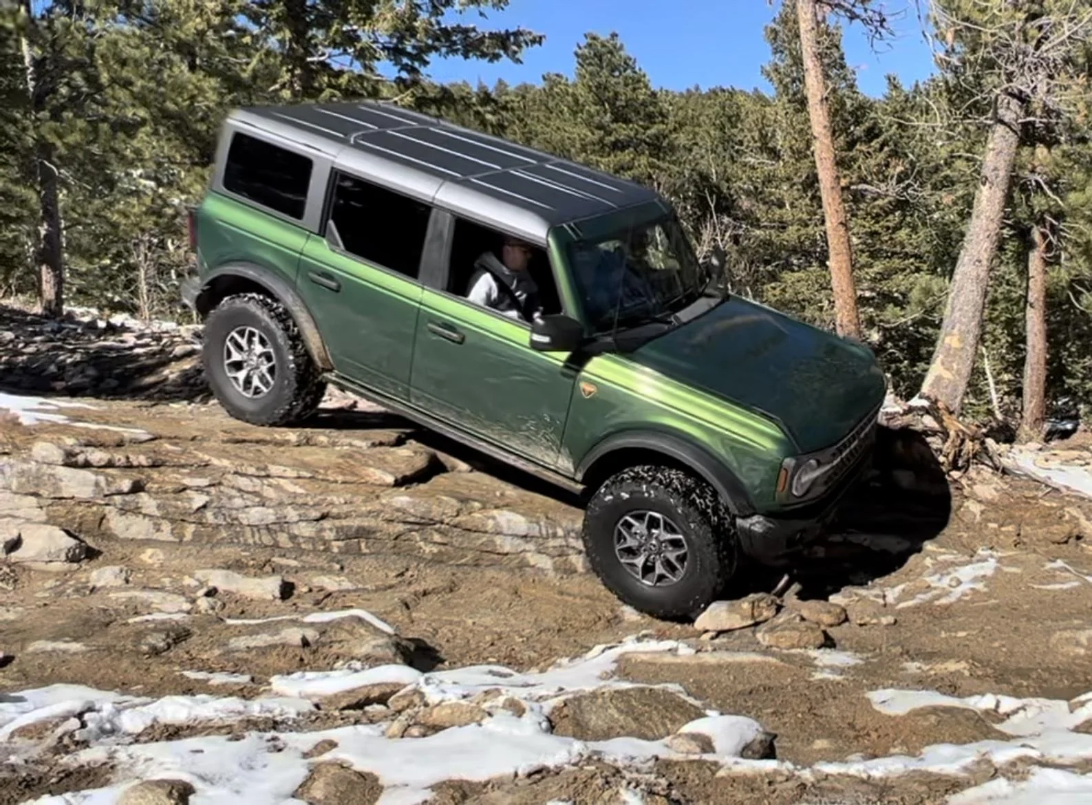 Ford Bronco ERUPTION GREEN Bronco Club 8B2B8685-A688-4763-9E76-7F7CE3447EBC_1_201_a