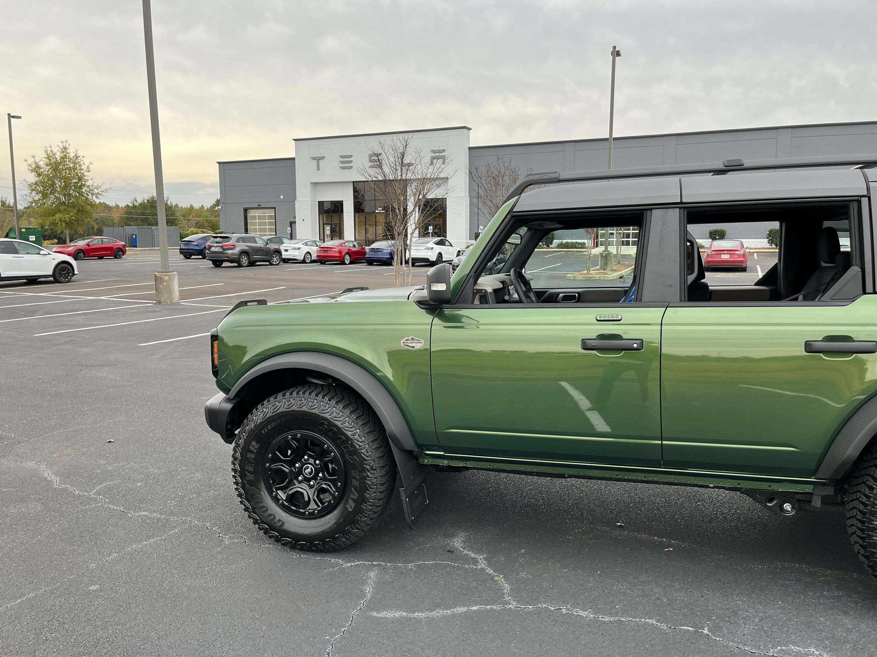 Ford Bronco ERUPTION GREEN Bronco Club 6A8DD53B-9167-4533-9D88-BAF1F6ADA2C1