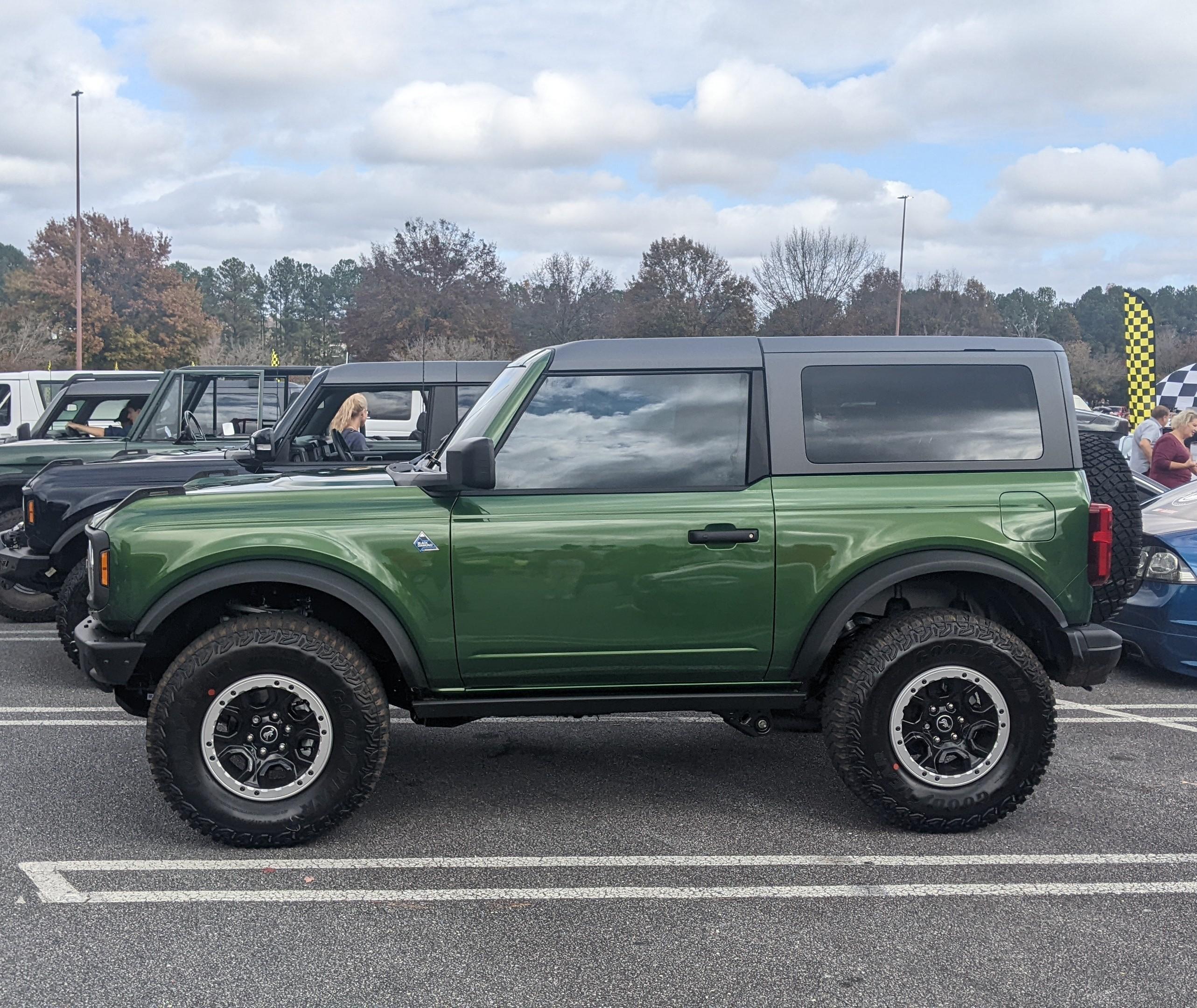 Ford Bronco ERUPTION GREEN Bronco Club C8FD9520-9E5A-4A5F-9FF6-E155D9486153