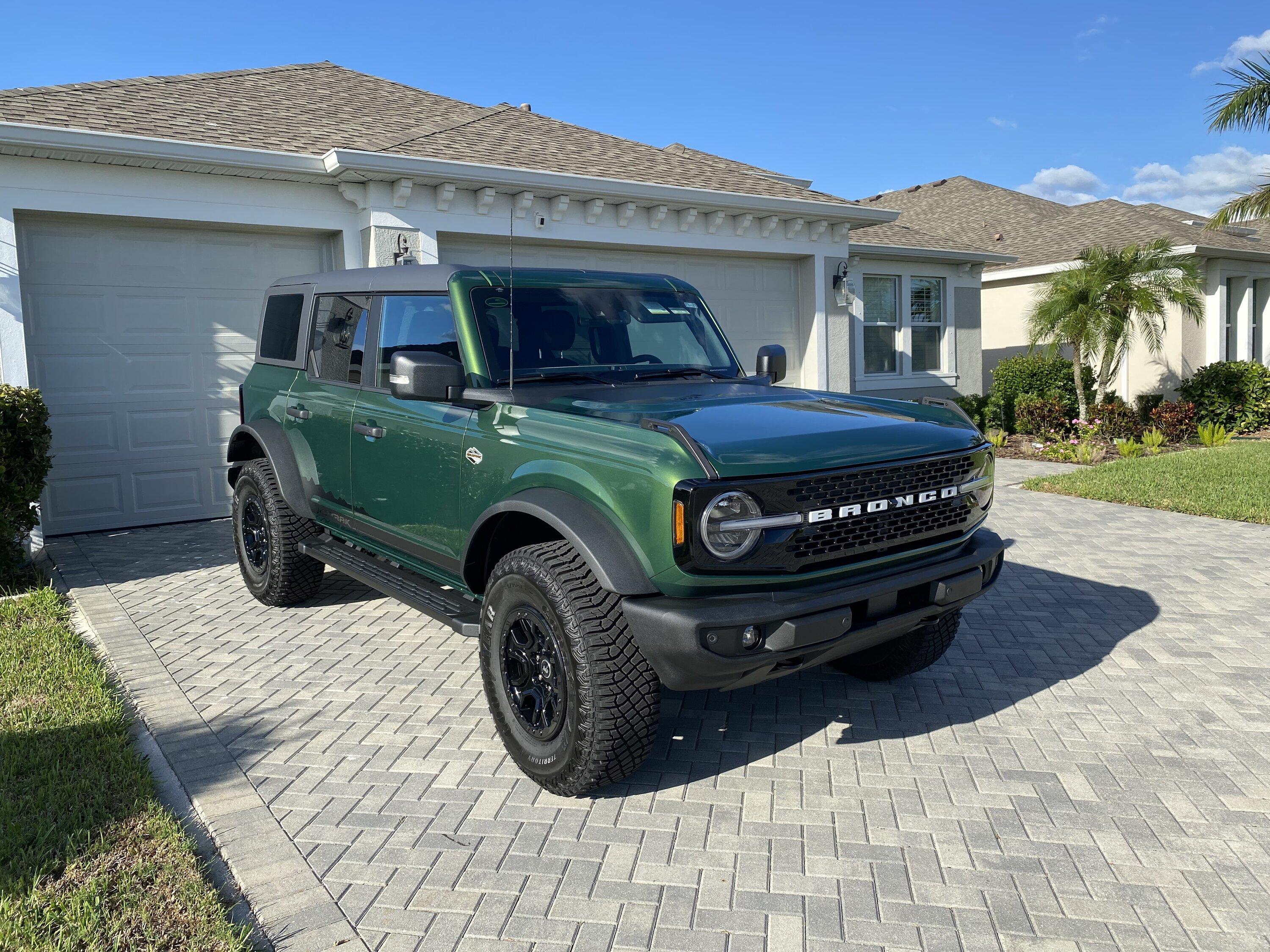 Ford Bronco ERUPTION GREEN Bronco Club 5329135F-514E-419F-8C8A-33BF9588F185