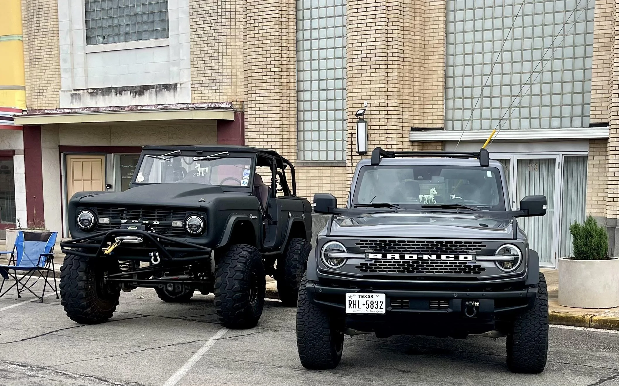 Ford Bronco Past and Present Side by Side: 1970 & 2022 Broncos 3B802858-D473-4A2B-AAED-165F70261625