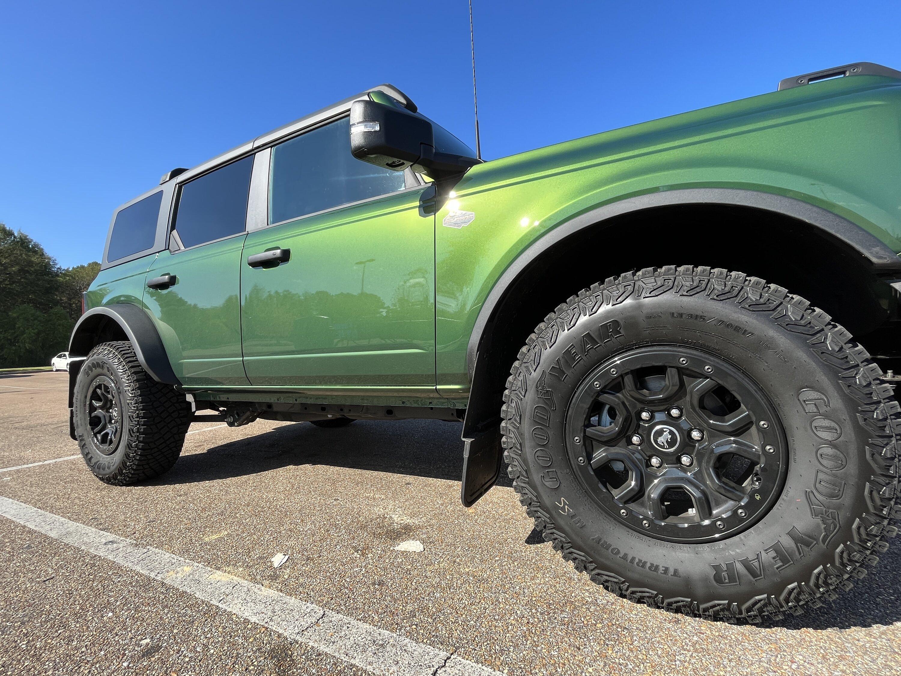 Ford Bronco ERUPTION GREEN Bronco Club 0EE6A132-7953-4F0E-9B9A-B50EE45954C7